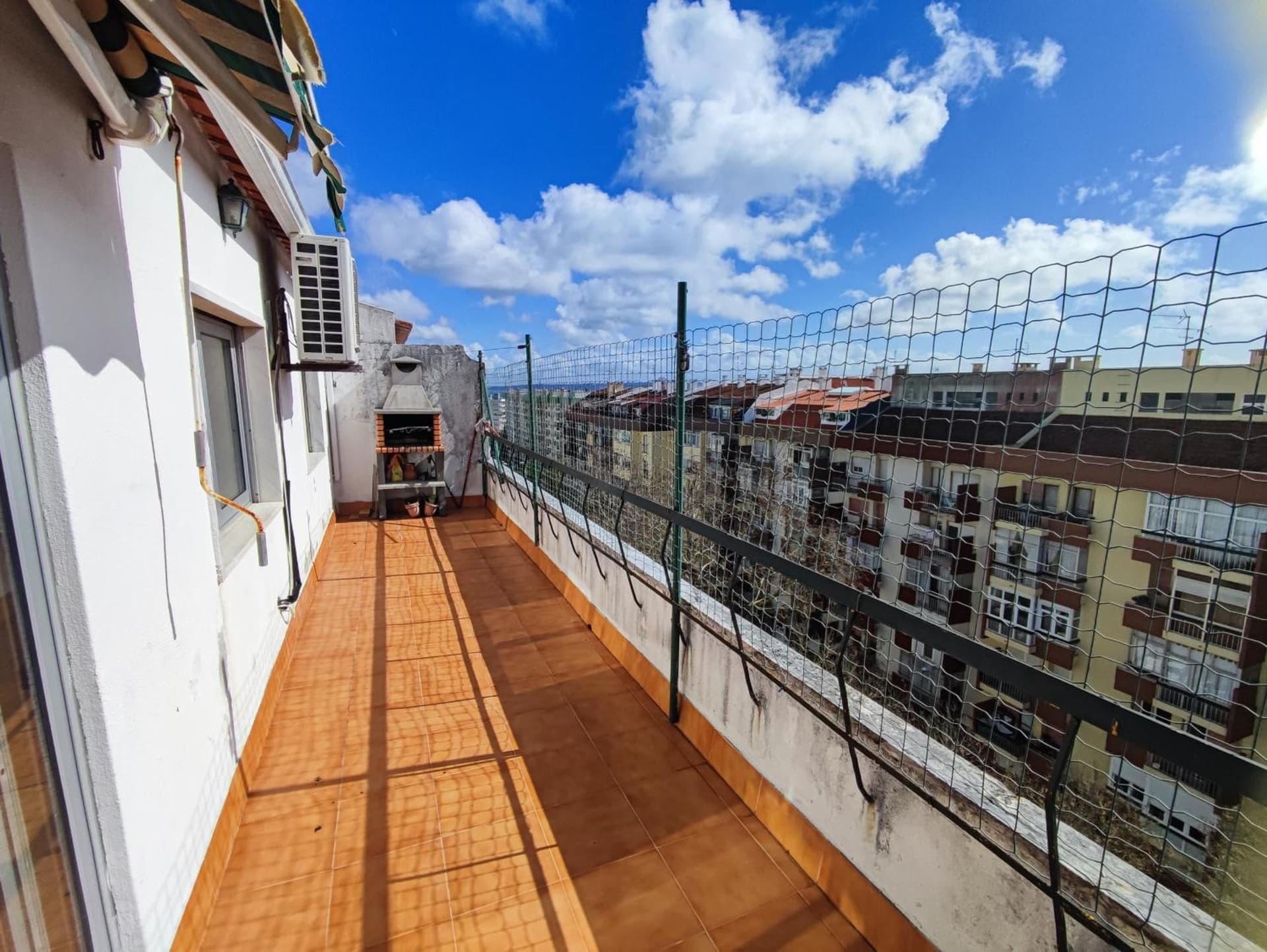 Oeiras, 2 bedroom apartment w balcony and barbecue next to Parque dos Poetas