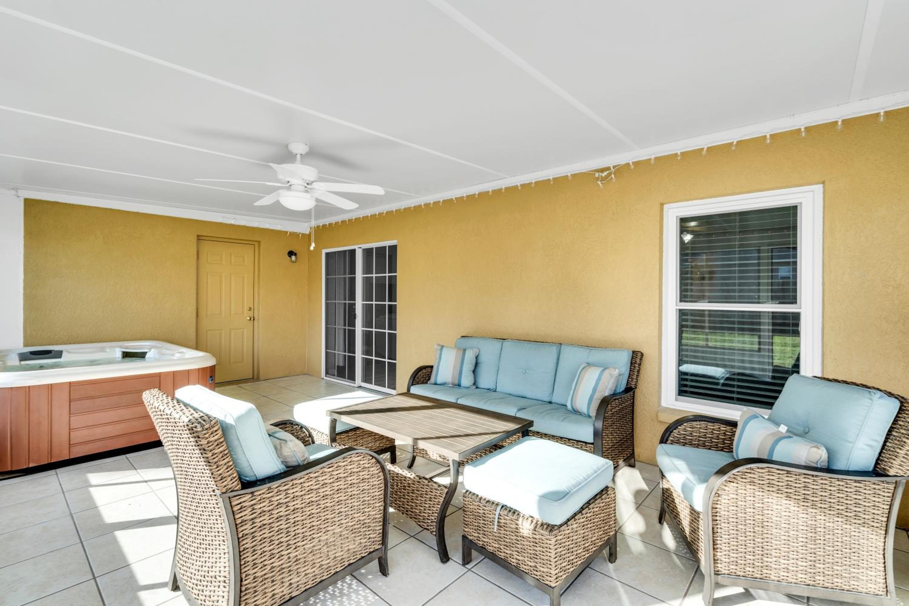 Happy place! 2 king beds, hot tub, free parking