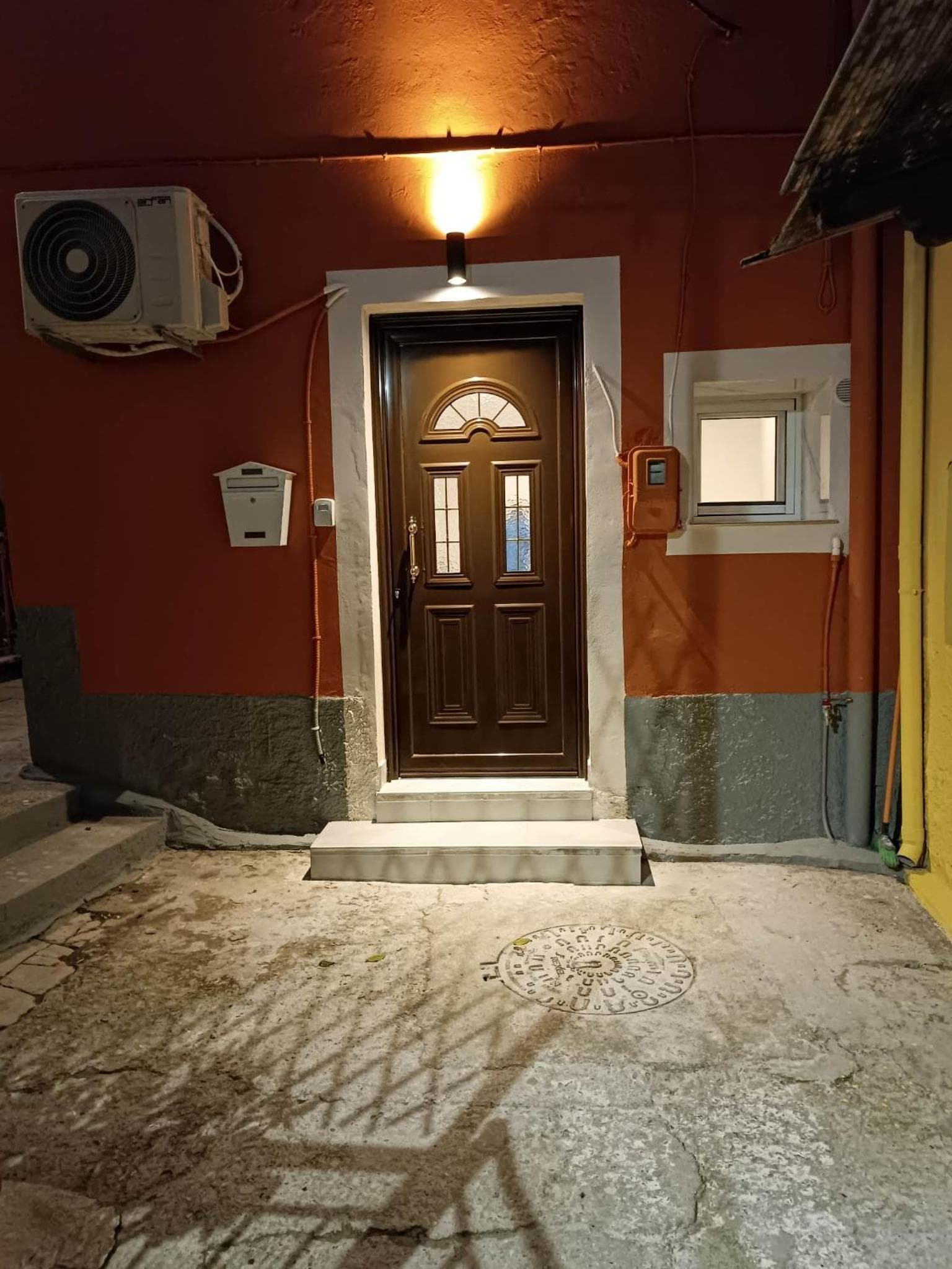 Newly renovated apartment next to the port