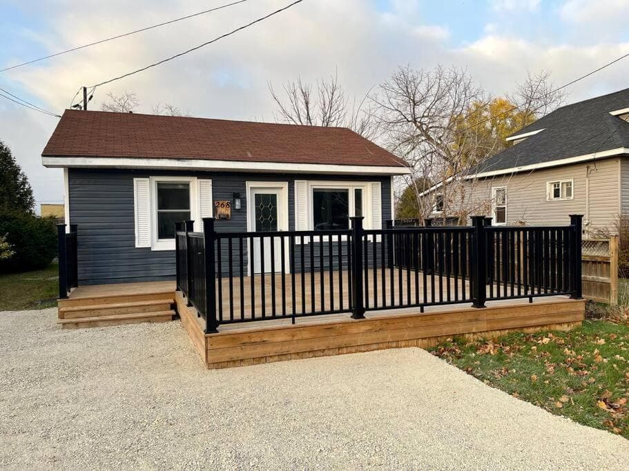 New and Cozy Cottage Minutes to Blue Mountain