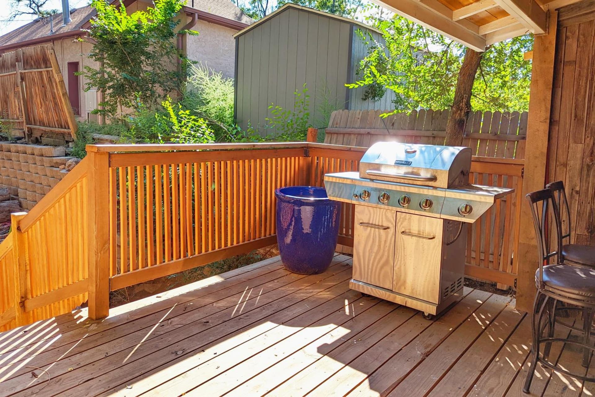Cute Cozy Bungalow 0.5 Miles from Downtown. Fire Pit and BBQ Grill in Fully-fenced Backyard!