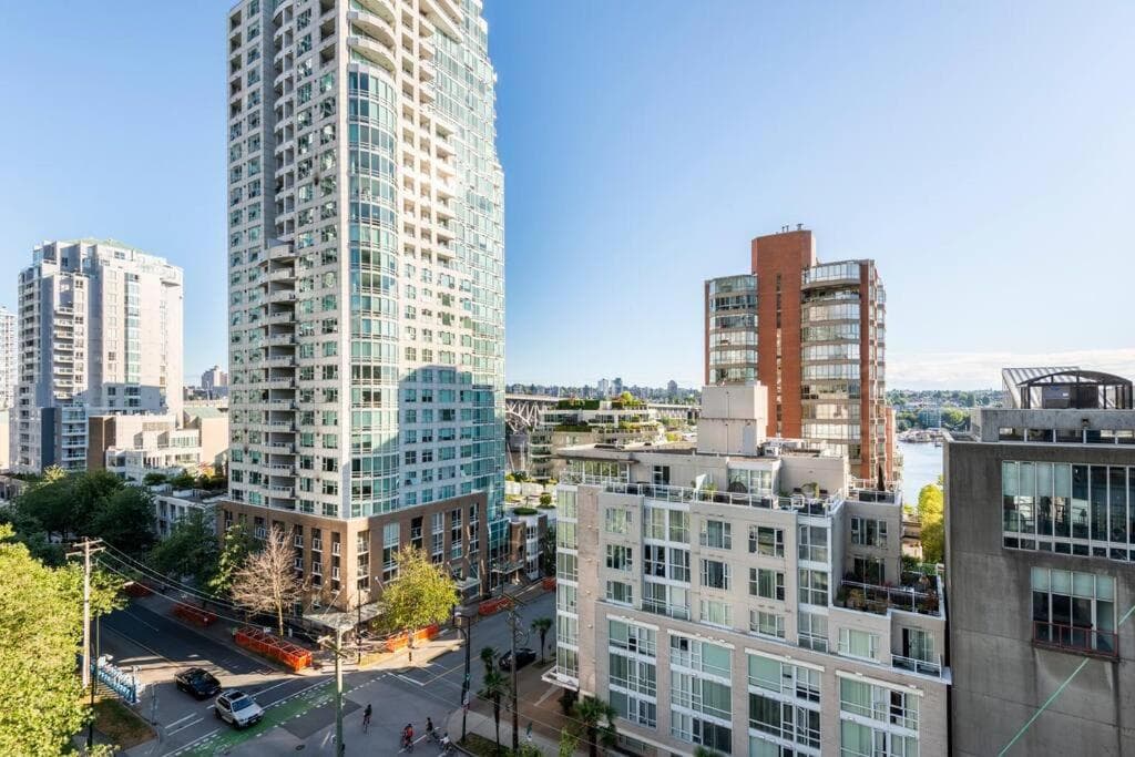 Luxury 2-bedroom condo beach side Yaletown