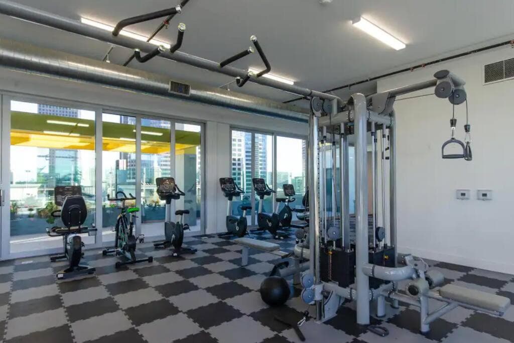 Cozy 2bed Condo with balcony & a rooftop pool