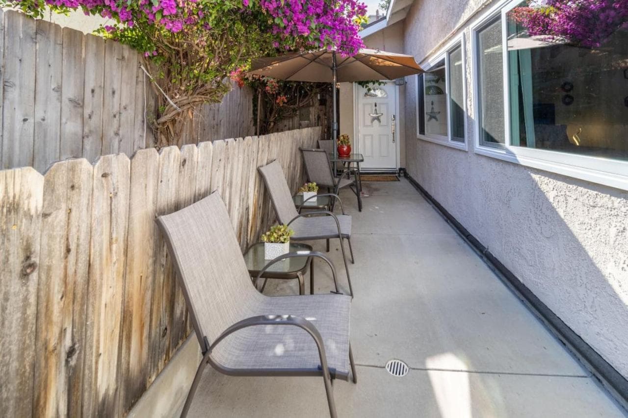 Stunning huge one level 1350 ft. cottage