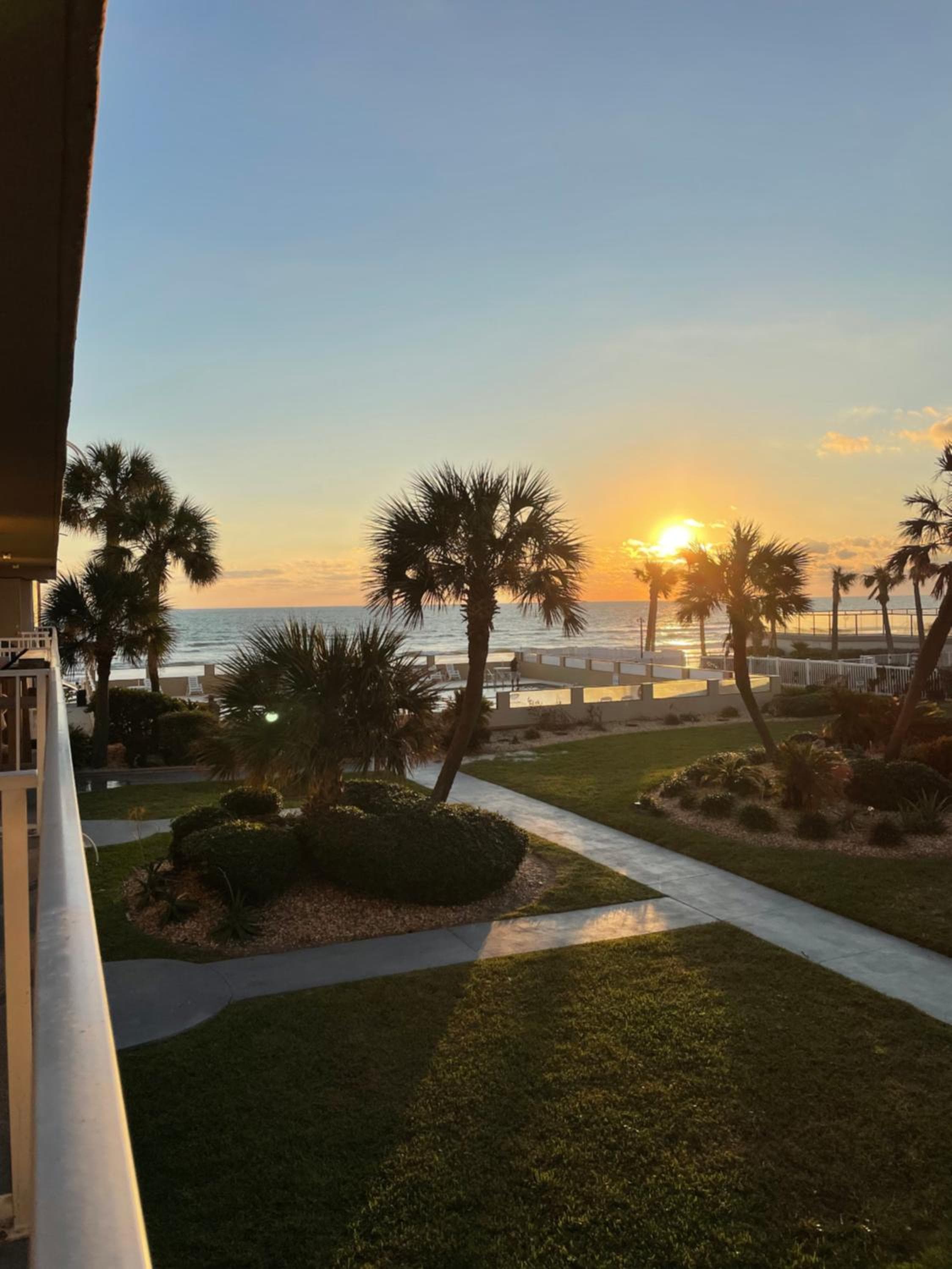 Ocean Views Retreat Enjoy the Ocean View from your balcony