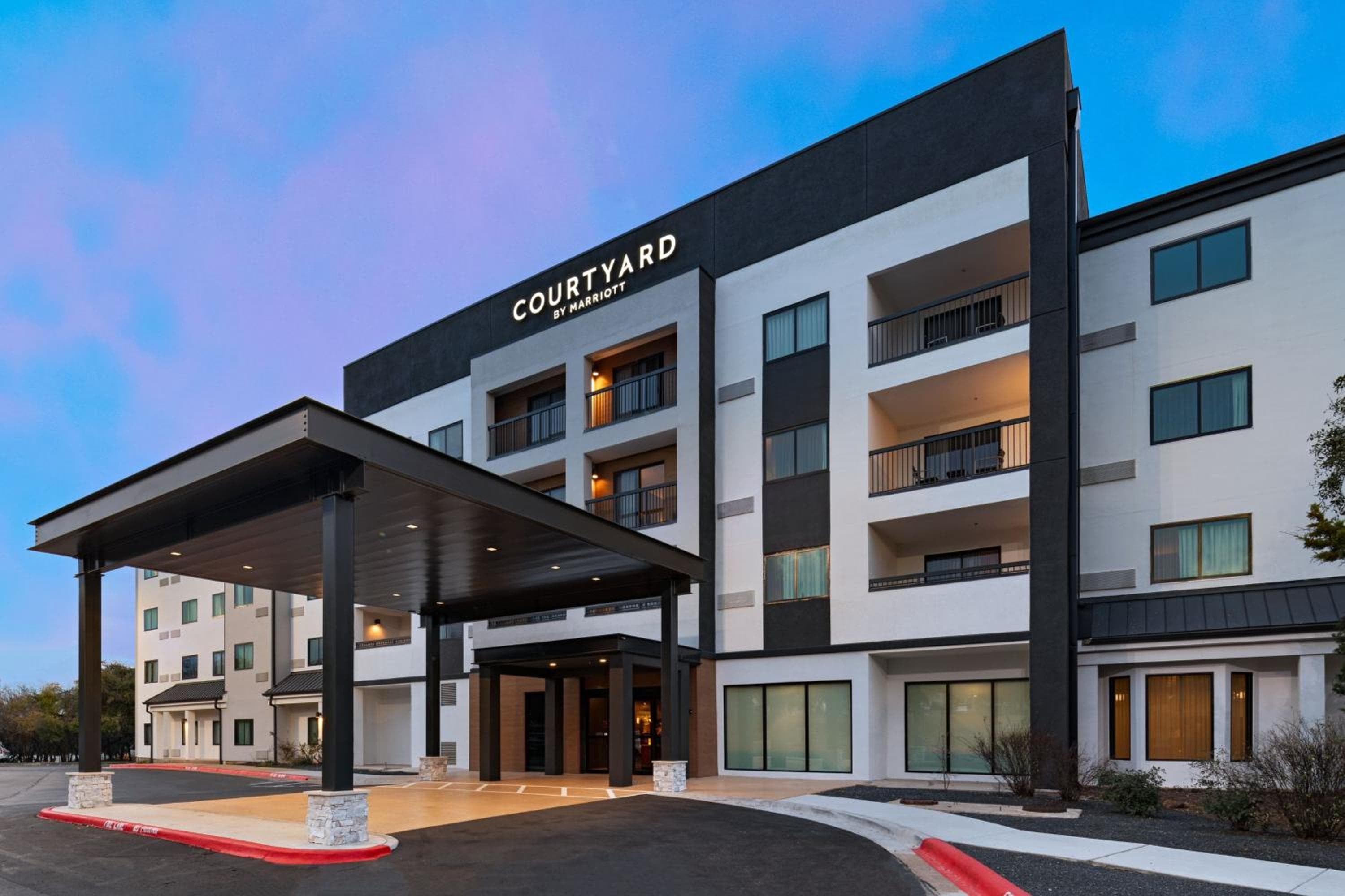 Courtyard by Marriott Austin The Domain Area