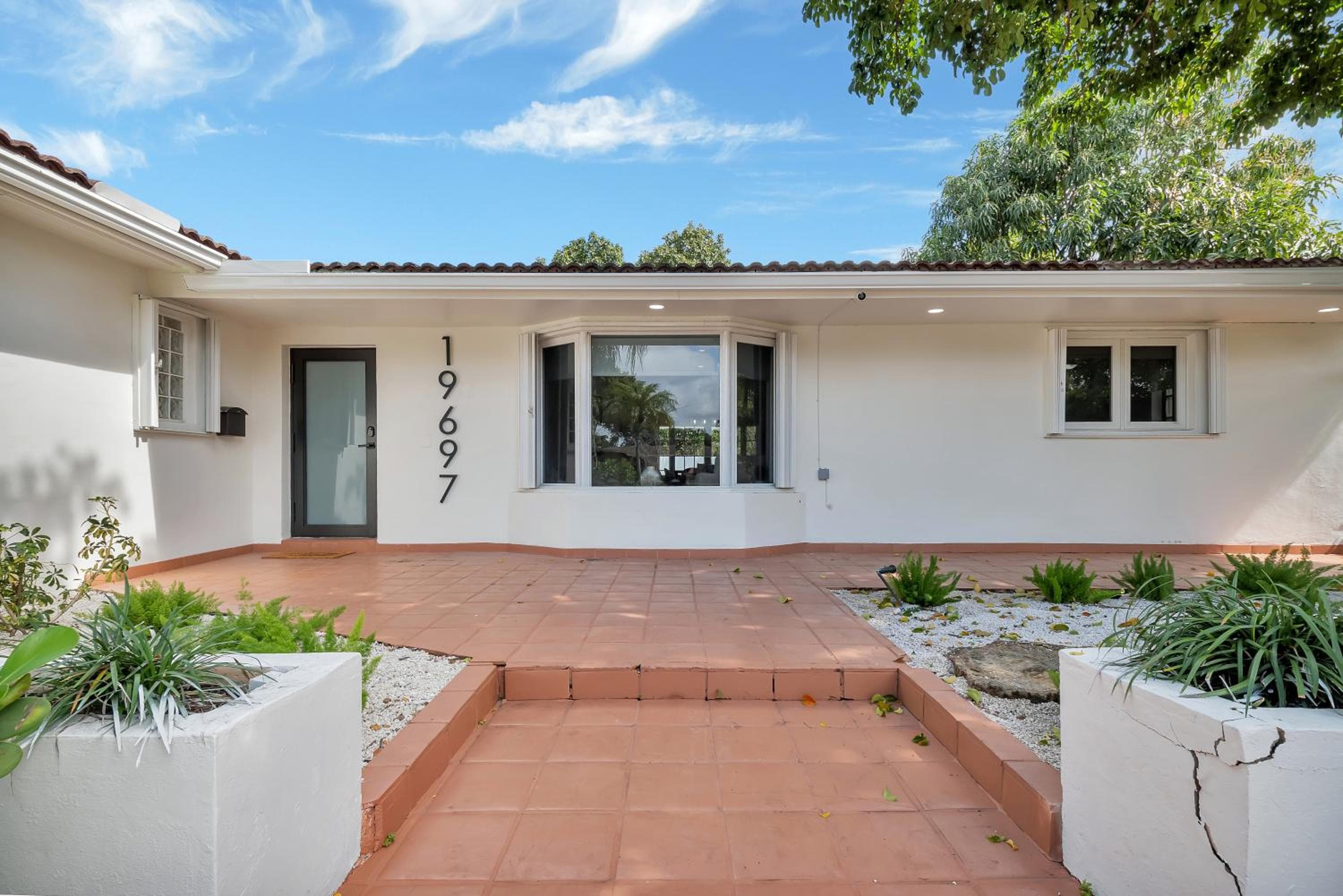 Gated Villa Blanca 5BR 3BA with Heated Pool & BBQ