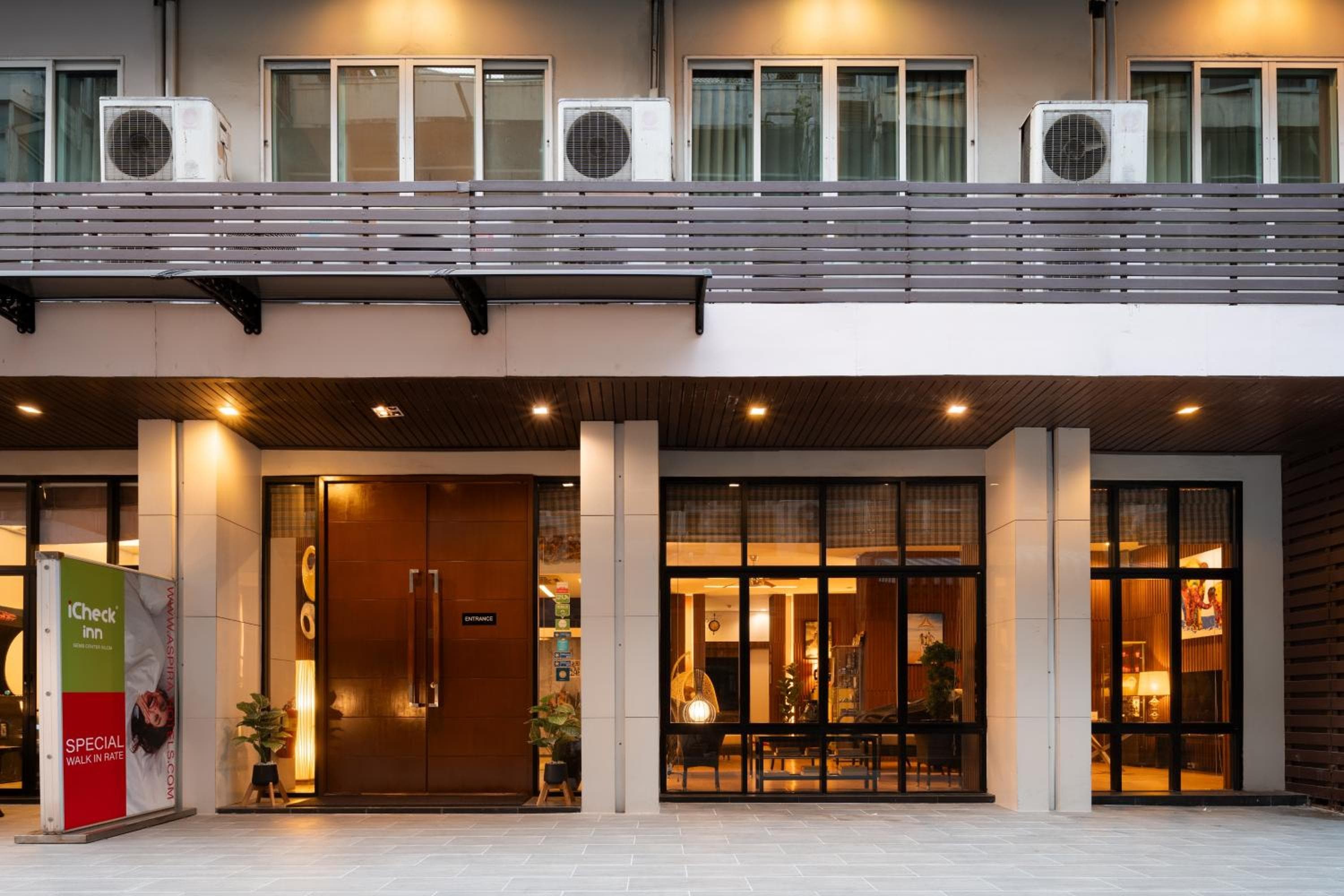 iCheck inn Gems Center Silom