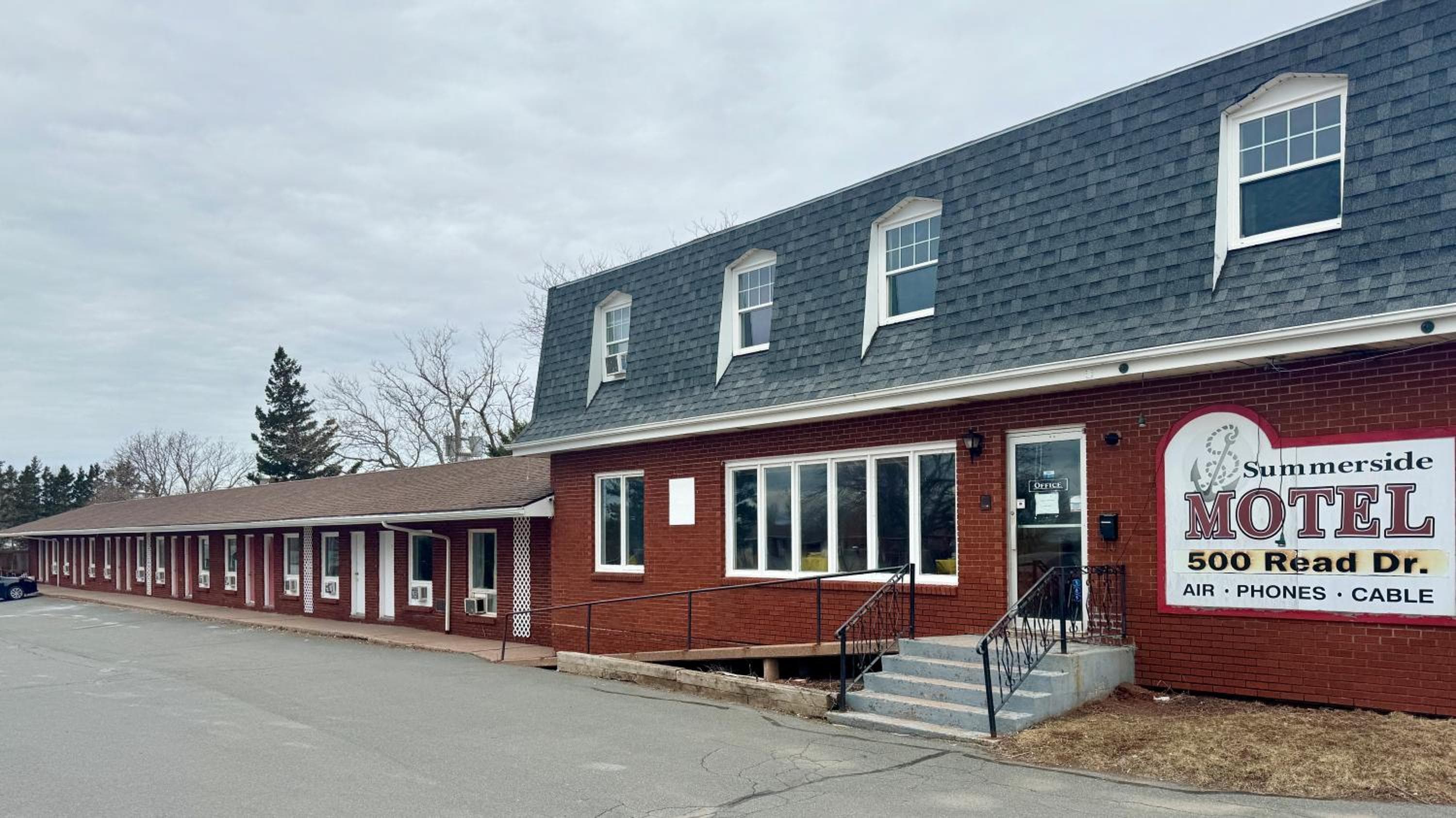 SUMMERSIDE MOTEL &COTTAGES