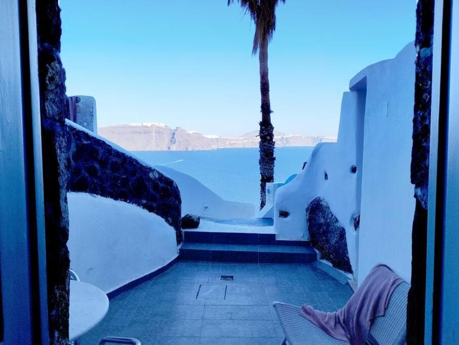 HIDEAWAY CAVE HOUSE