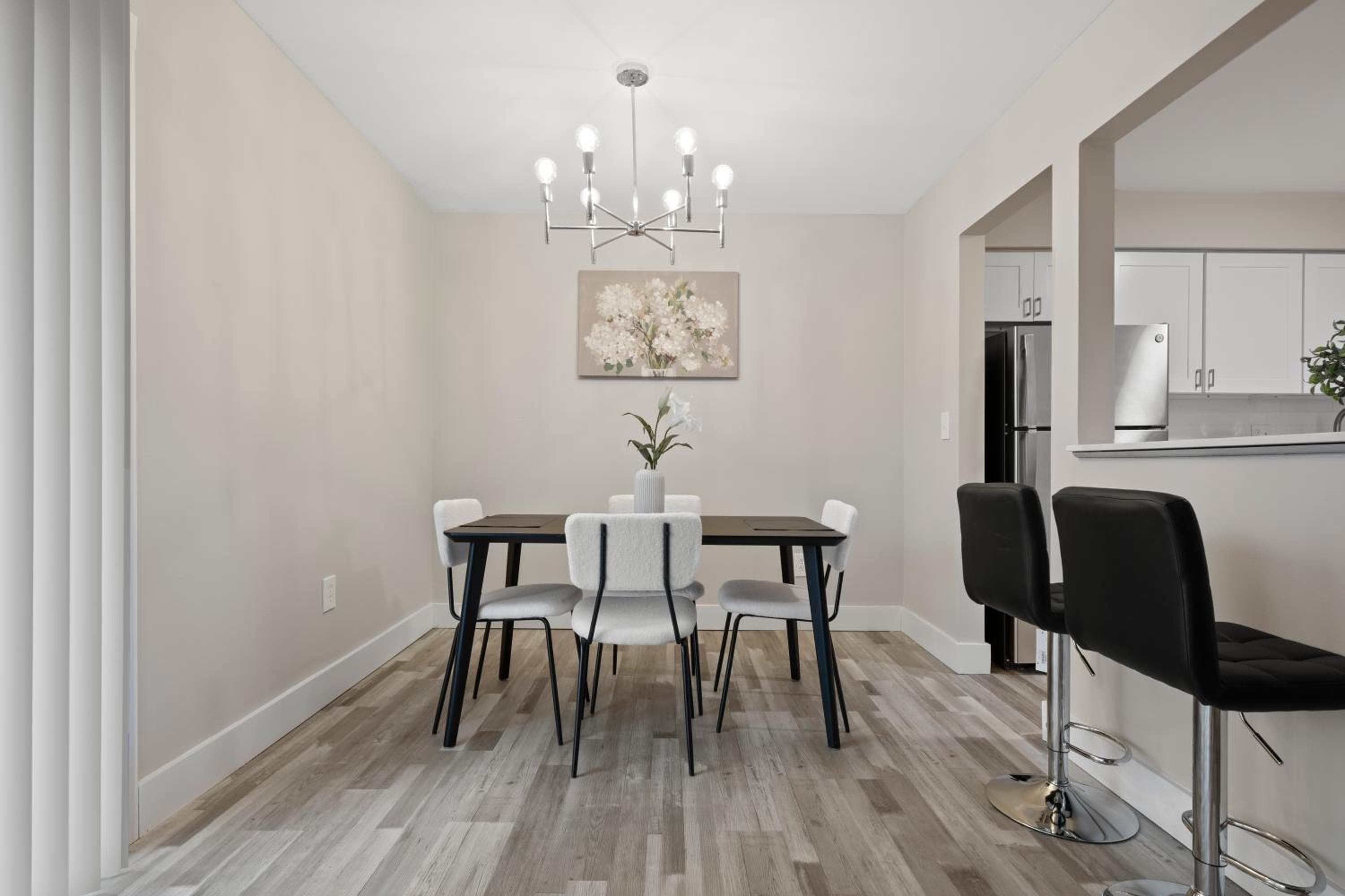 Cozy 2BR Stay in Rochester Hills