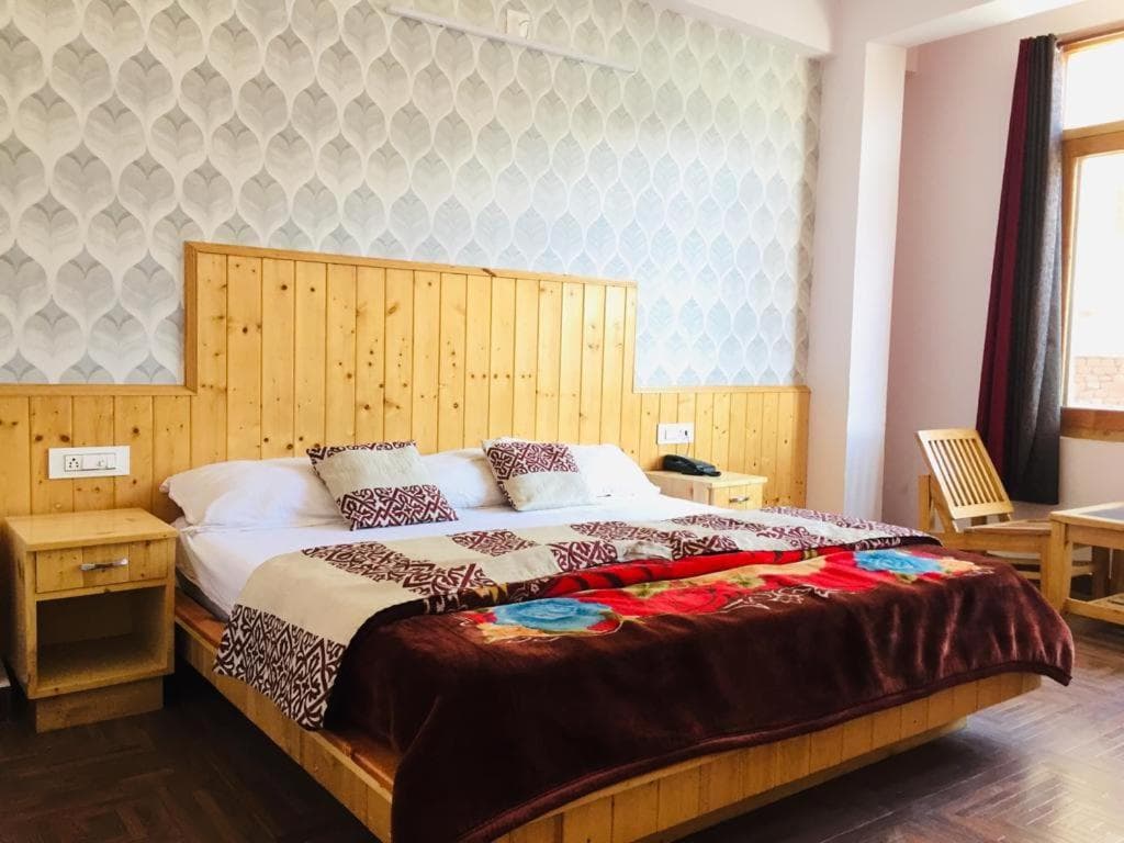 HOTEL CORNER RETREAT 2min walking from Mall Road