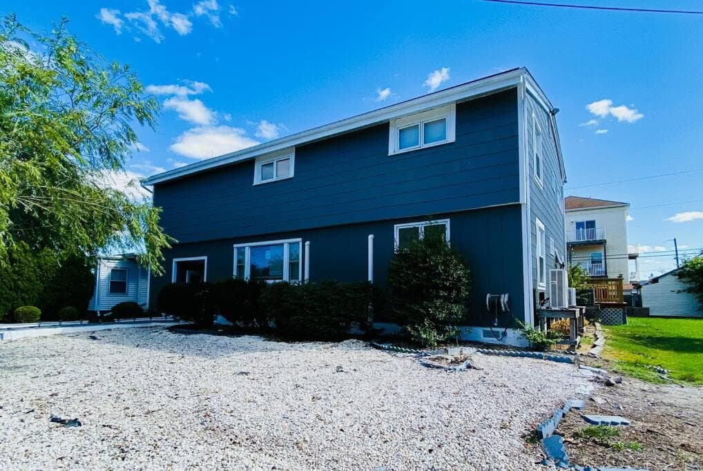 Beautiful Home with Bay View minutes from AC