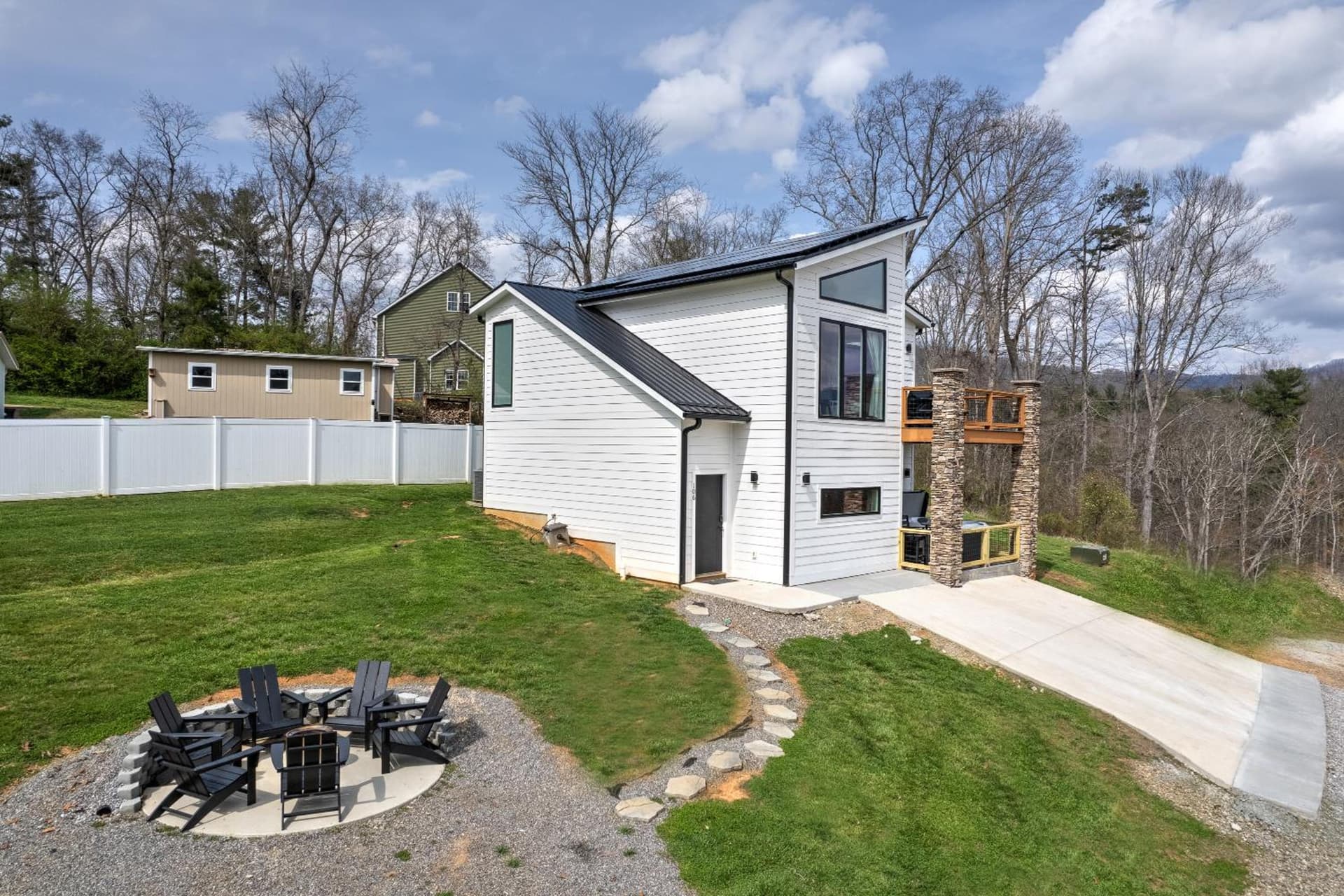 Mon Trèsor, Modern Mountain Views with deck