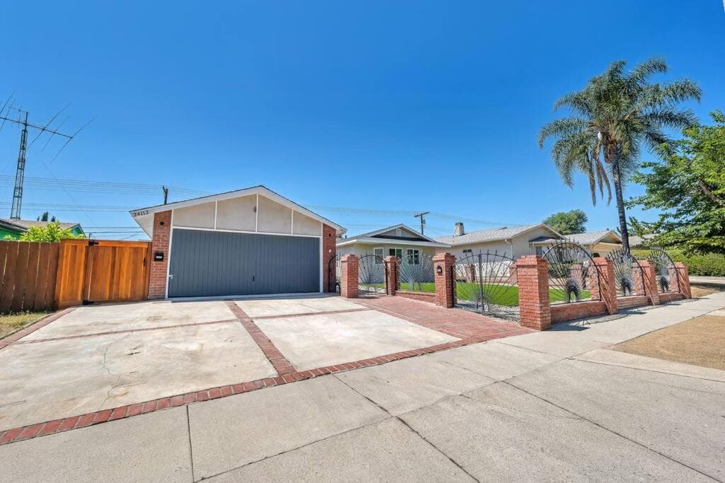 Modern 1-Bedroom Home in a Prime LA Location