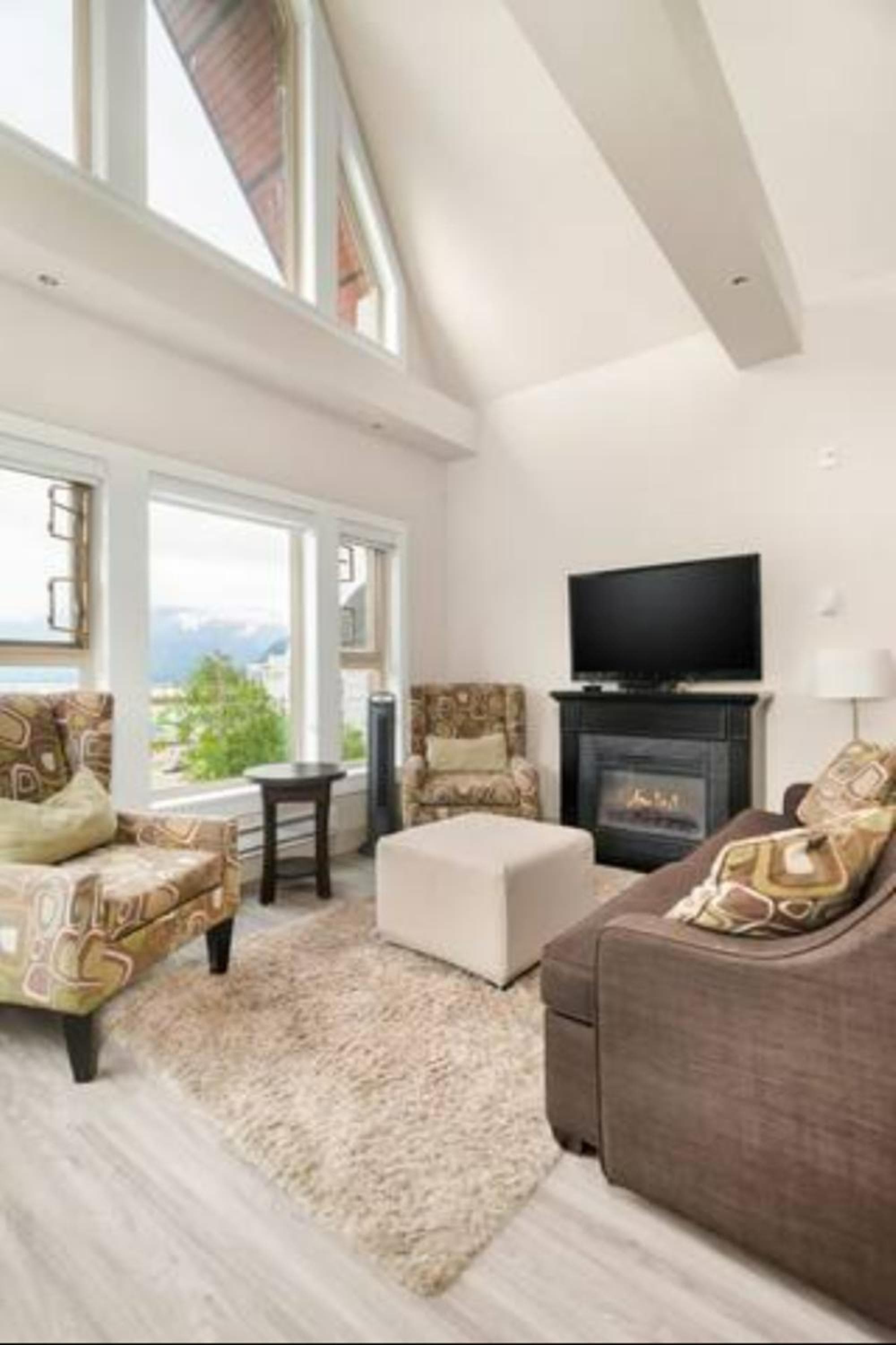 Lakeview Splendor- 7BR Penthouse Bliss Combo unit