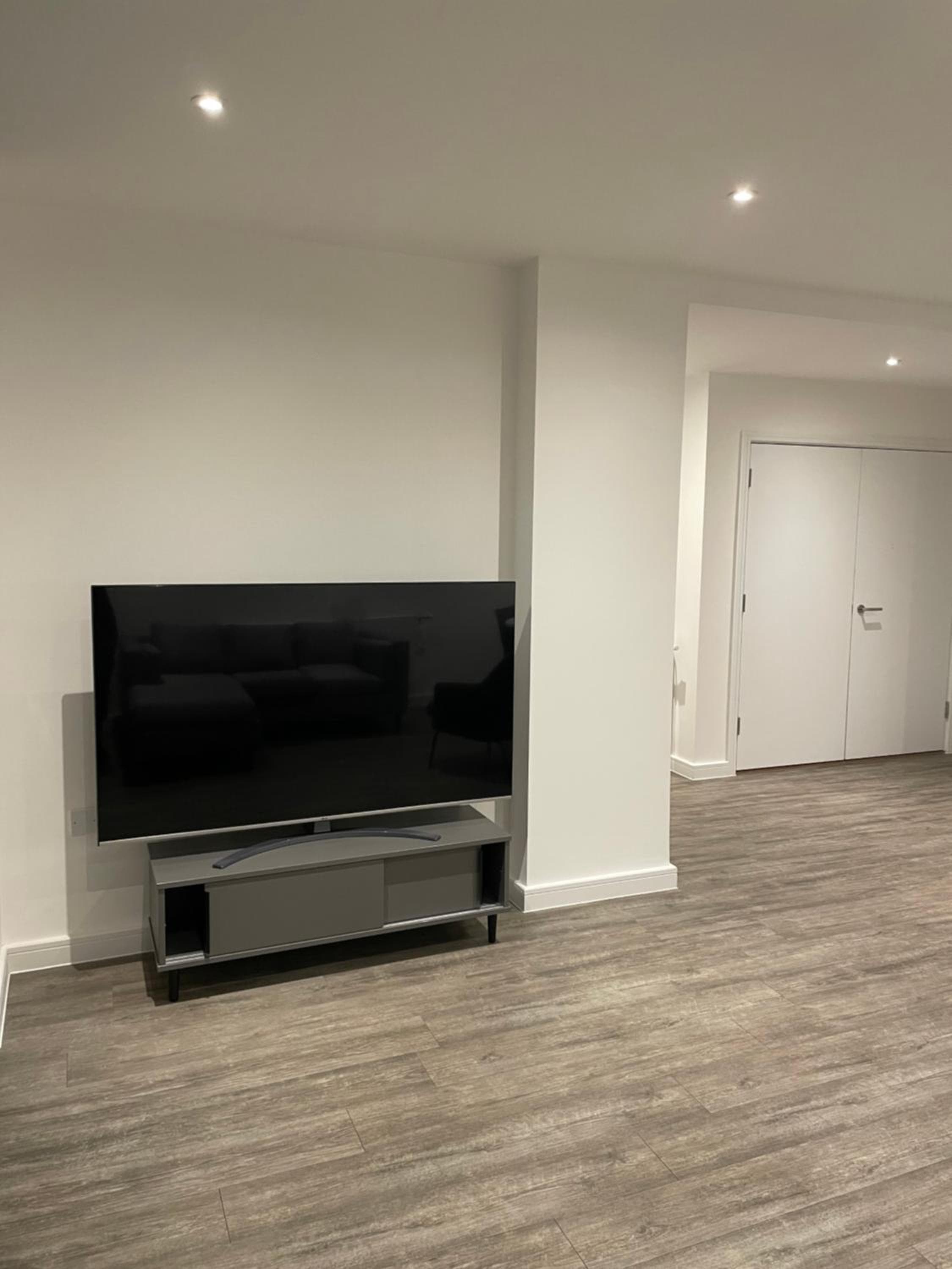 Lovely 2 Bedroom Apartment