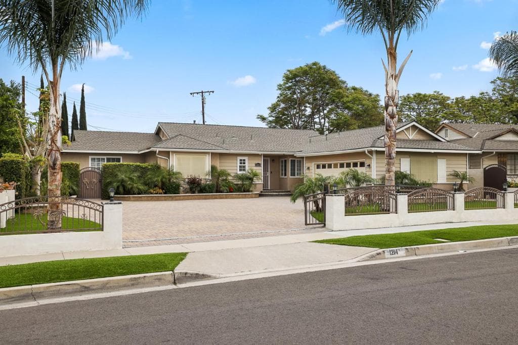 Resort style home, Pool/Spa/Game room near Disney