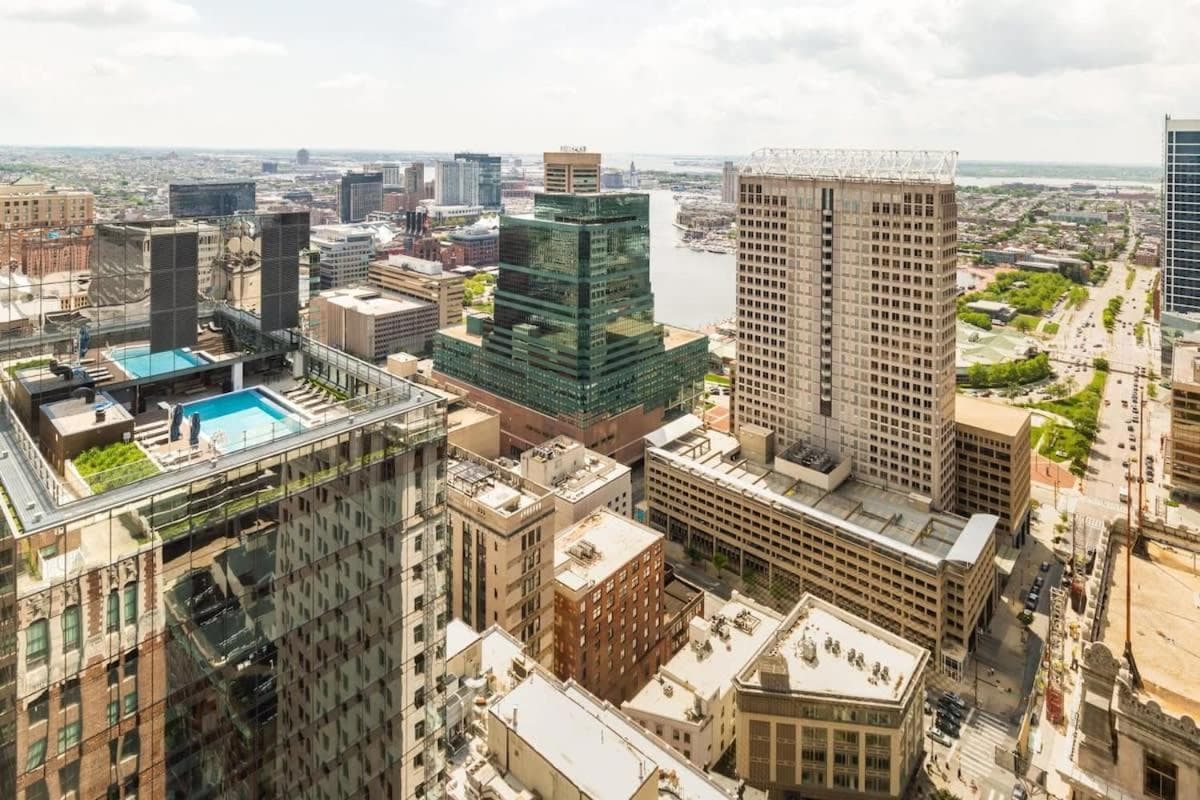 2B 2BA Luxury Downtown Suite with Gym