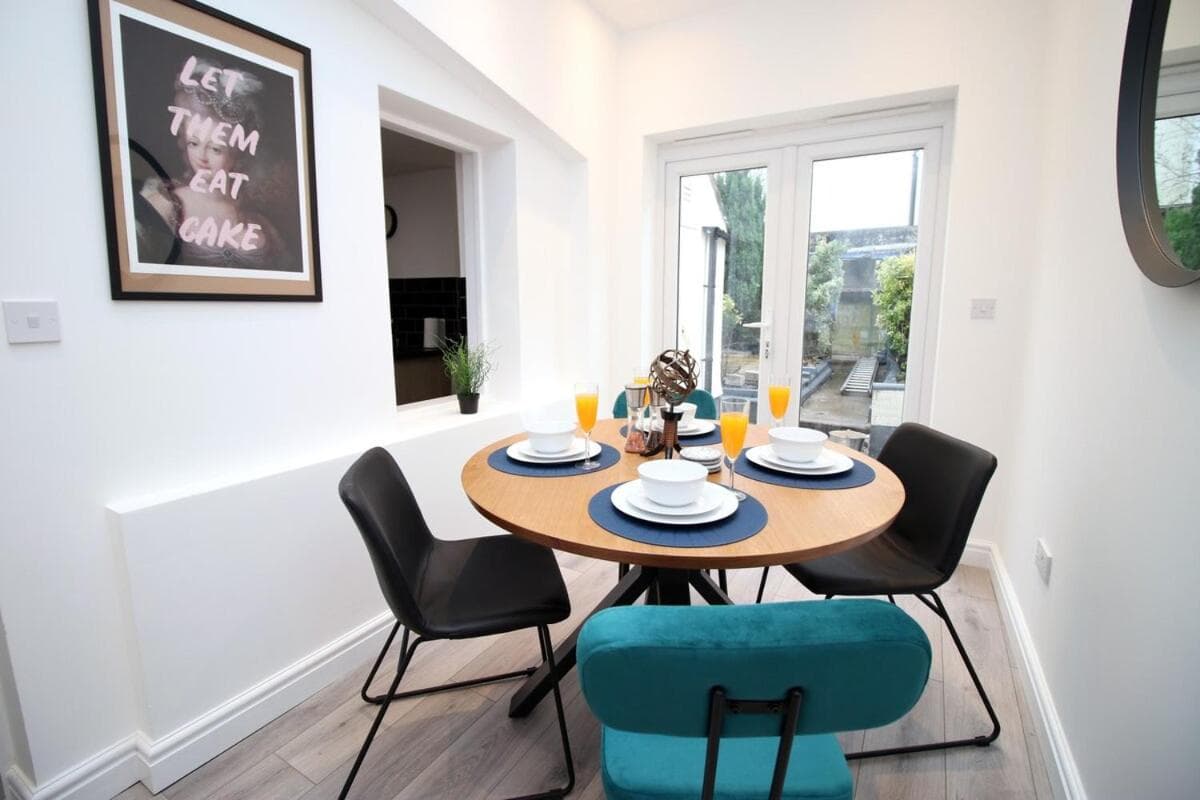 Spacious 4 bedroom house - Moira Lodge by Tŷ SA