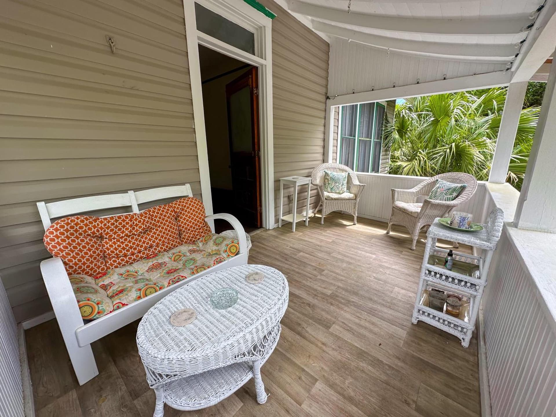 Cozy Victorian Apartment Downtown Sleeps 5