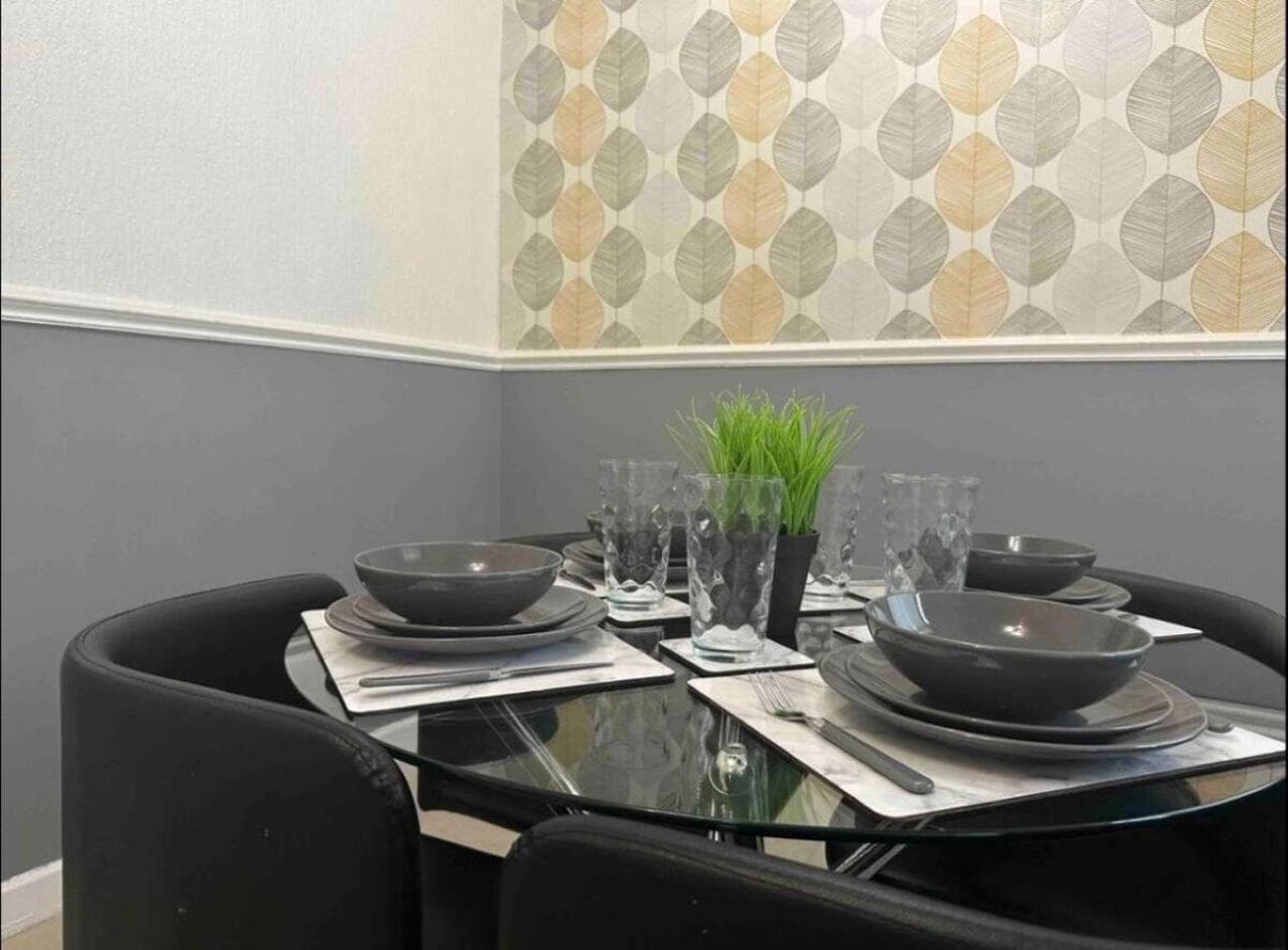 A Charming 2-BR Property - Sleeps 5