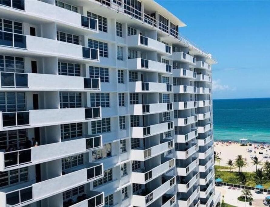Elegant and spacious beachfront condo with parking