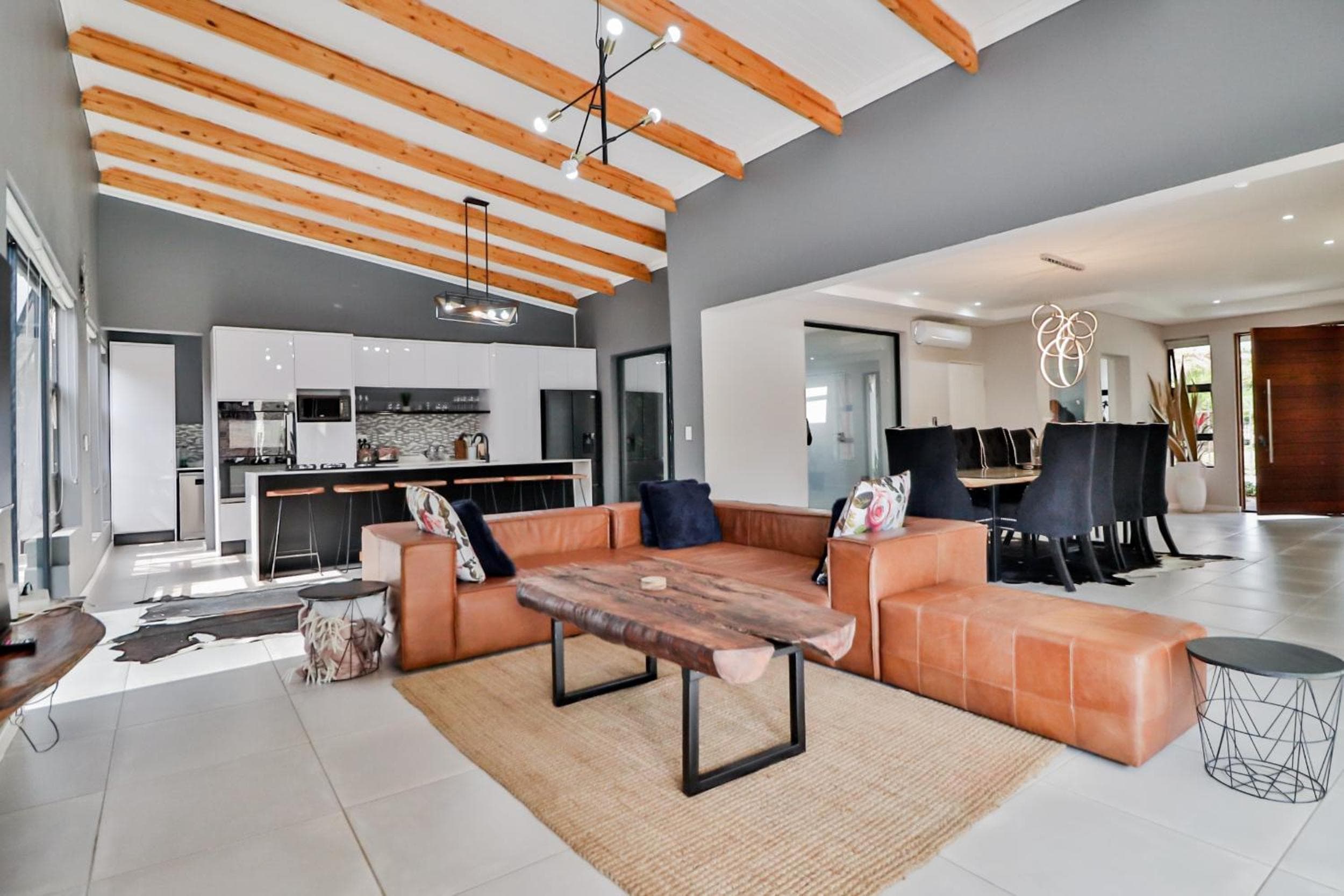House of Bongekile 4 Bed Luxury Home 10 min from Kruger National Park, Malelane