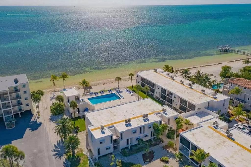 Cozy beachfront oasis, heated pool & ocean views #13