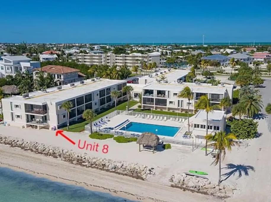 Outstanding Oceanfront Oasis Directly on Beach #8