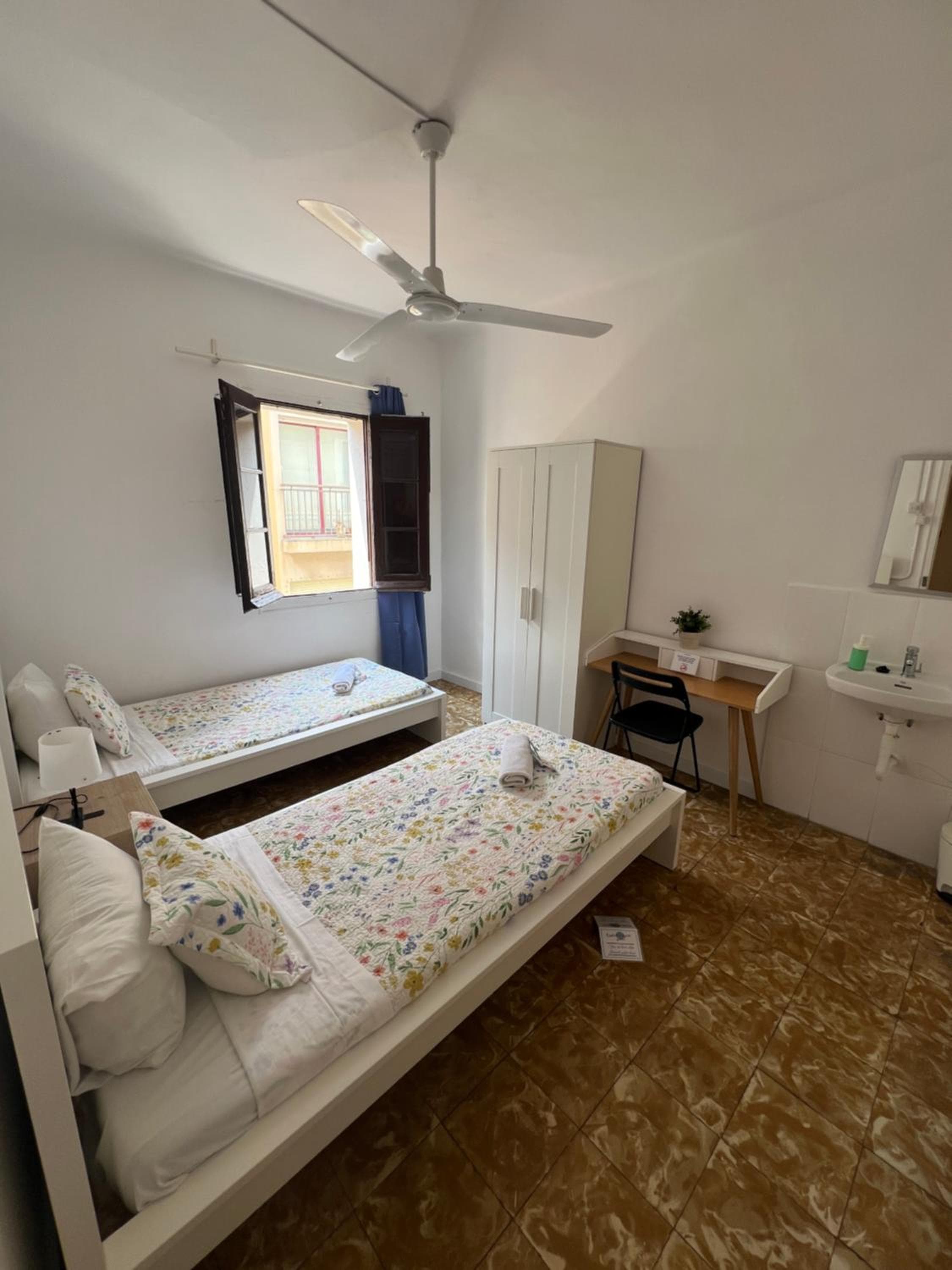 YOUTH HOSTEL - Central and Basic Drassanes