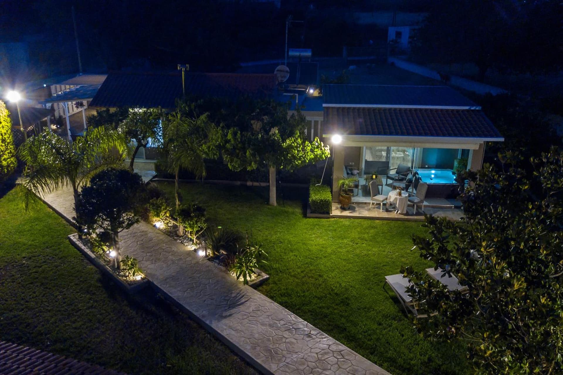 Sea Breeze & Nature villa, with heated pool and garden retreat