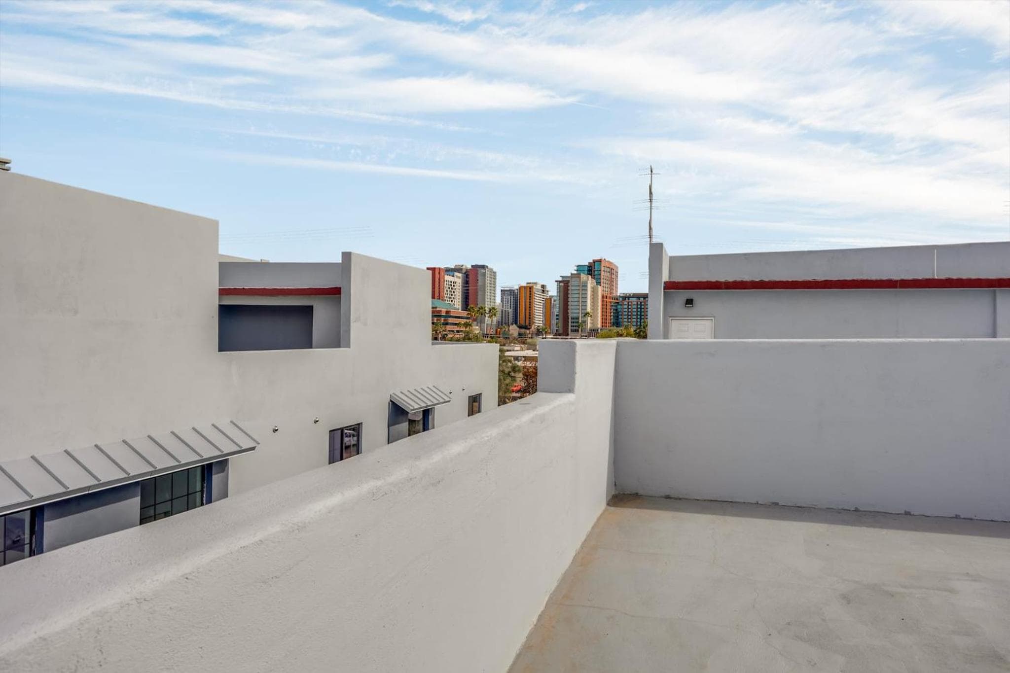 New Rooftop City Views King Bed 3 Floors
