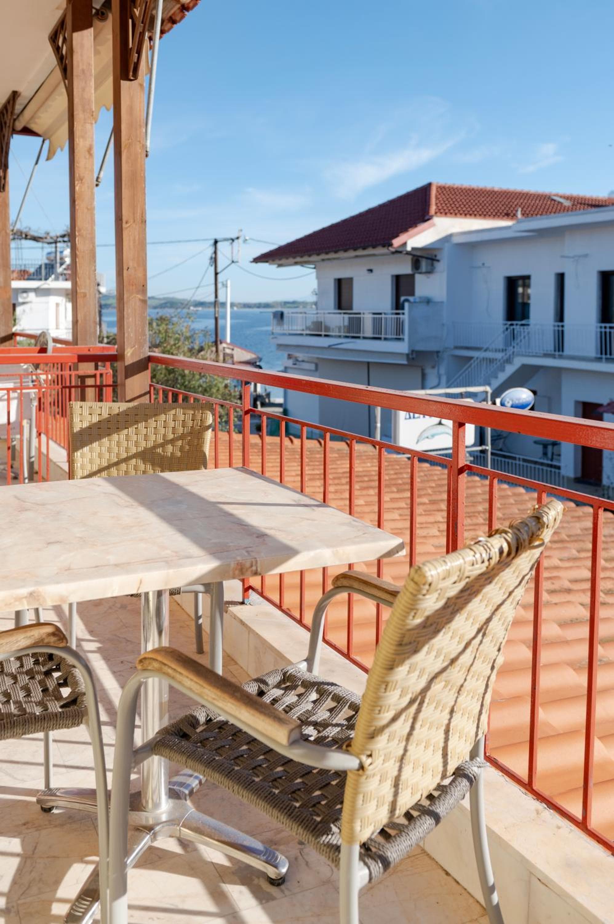 GEORGE AND MARIOS STUDIOS Inn