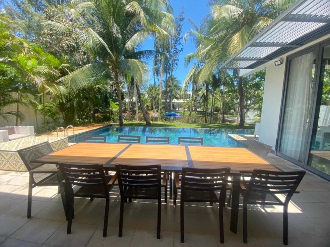 VILLA 5 BED ROOMS SANCTUARY HỒ TRÀM, gần biển CÁCH BIỂN CHỈ 20 MÉT