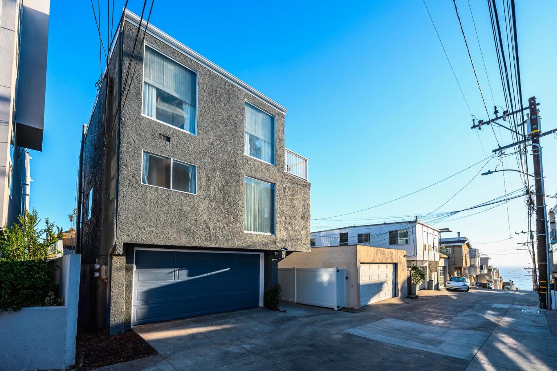 Beachside Luxury 4BR Arcade Fun Ocean Views