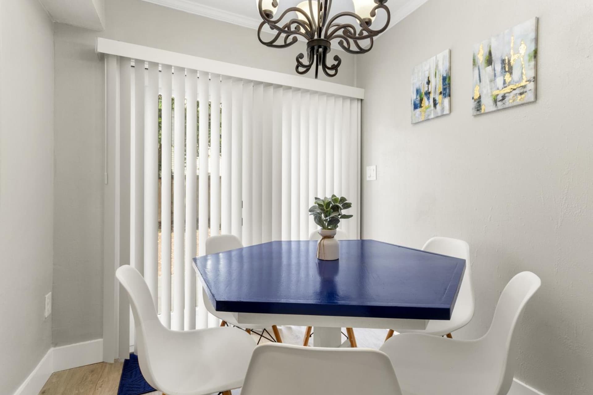 Emerald Escape 0.9 mi to Beach Near Downtown Best for Families