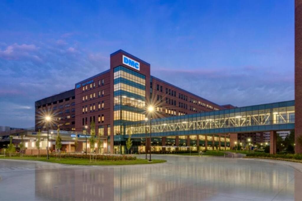 Less than 1mi to Little Caesars Arena, 2BR with Free Parking