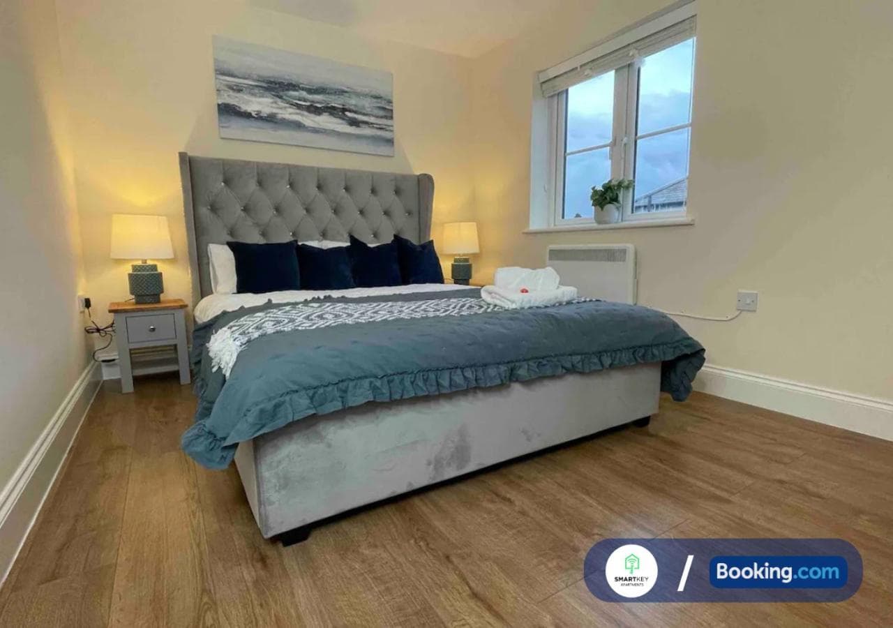 Modern 1 bedroom flat with free parking