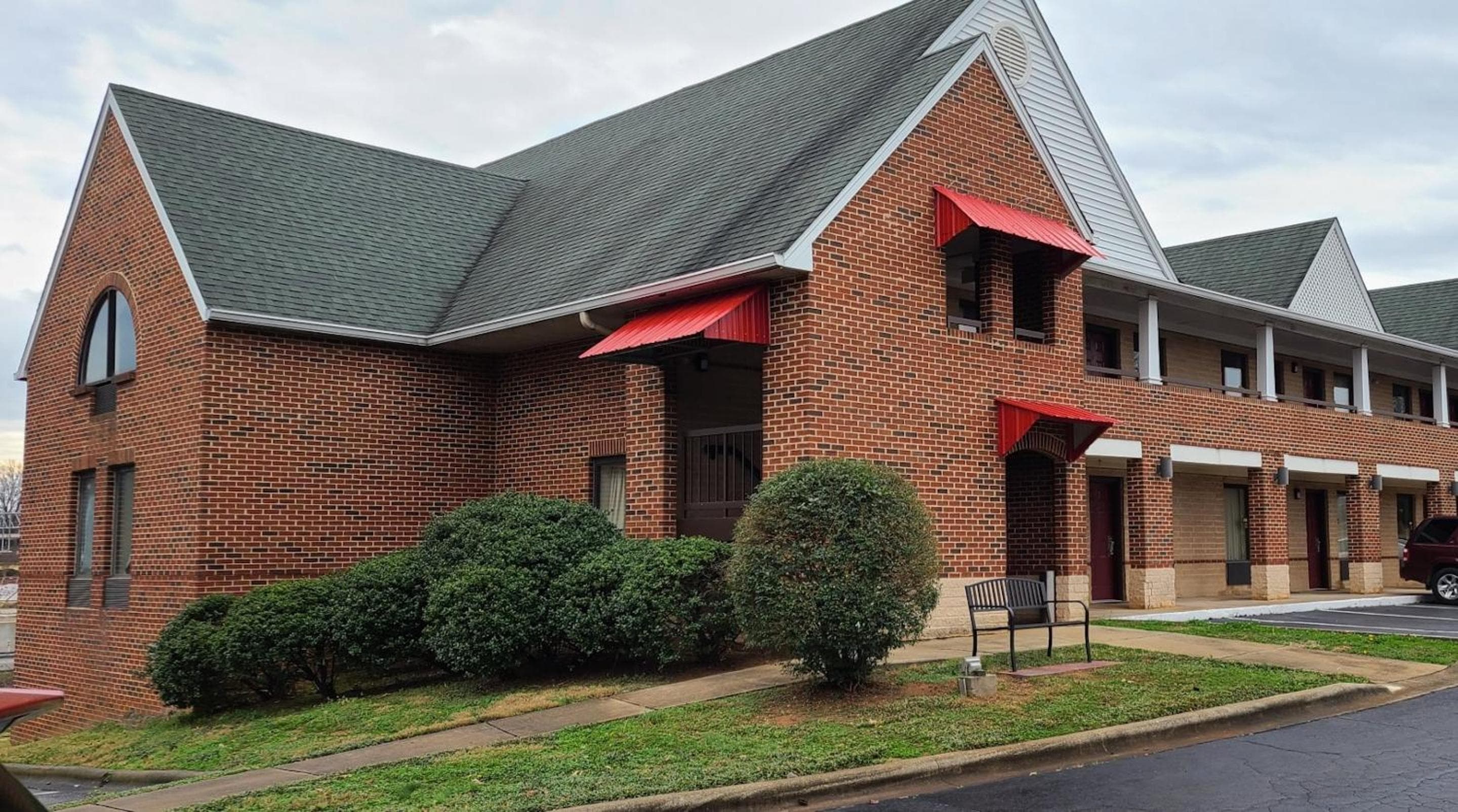 Red Roof Inn & Suites Cornelius - Lake Norman