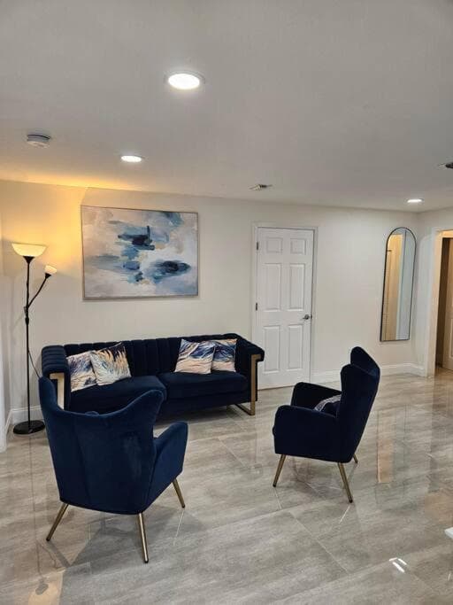 Cozy Two Bedrooms Apartment in Valrico