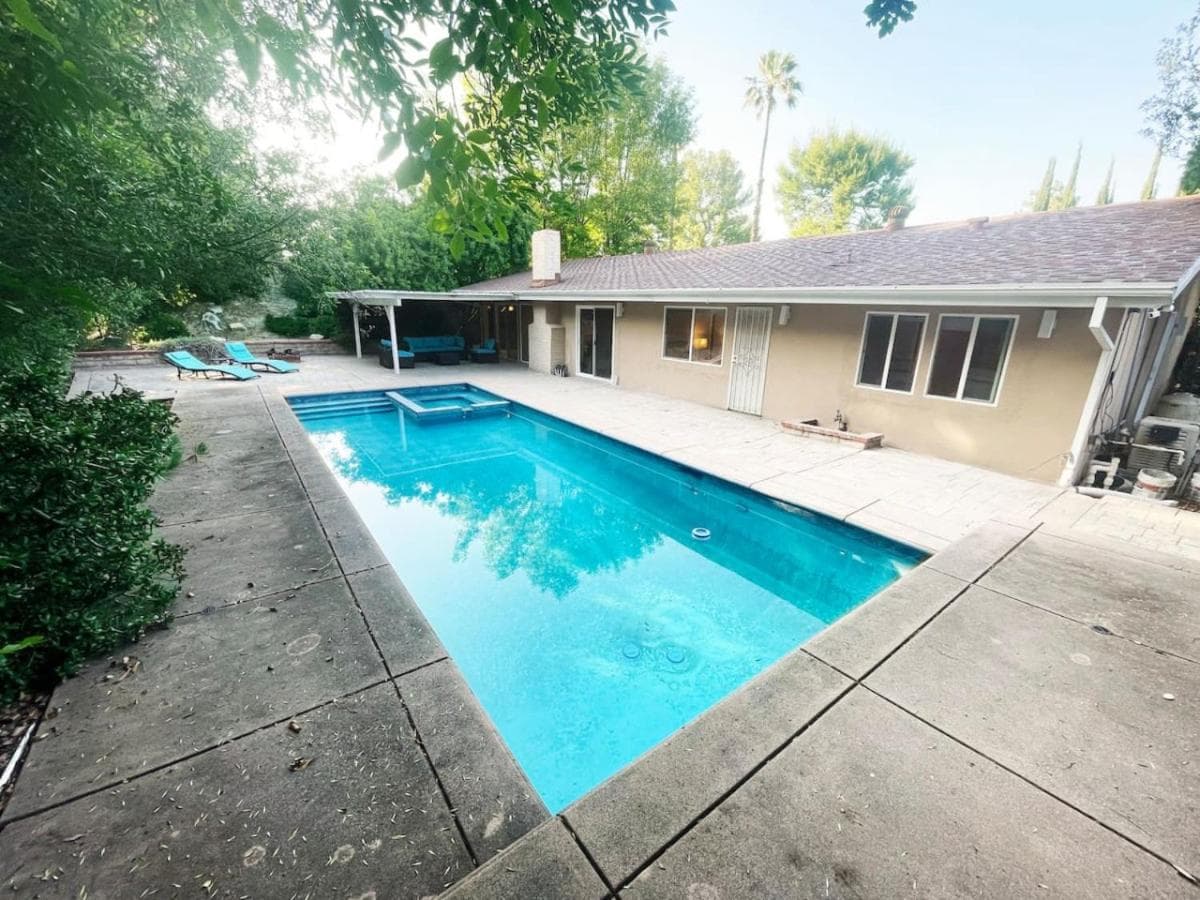 3BR Villa with Serene Poolside Views - CAL1 - HH