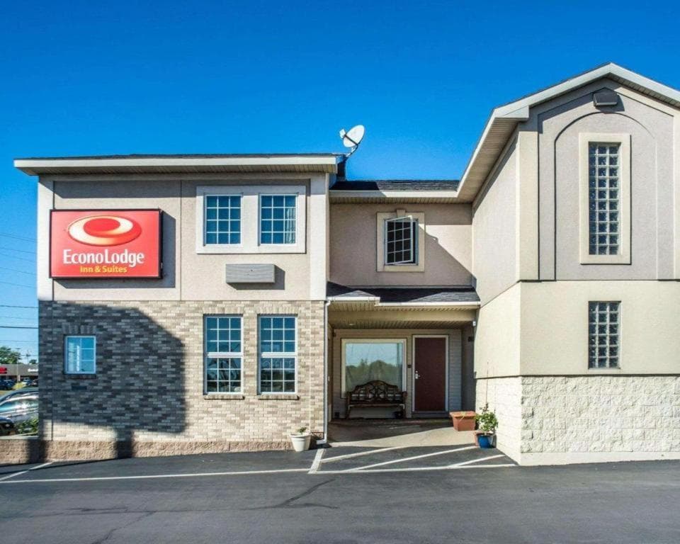 Econo Lodge Inn & Suites North Syracuse Airport