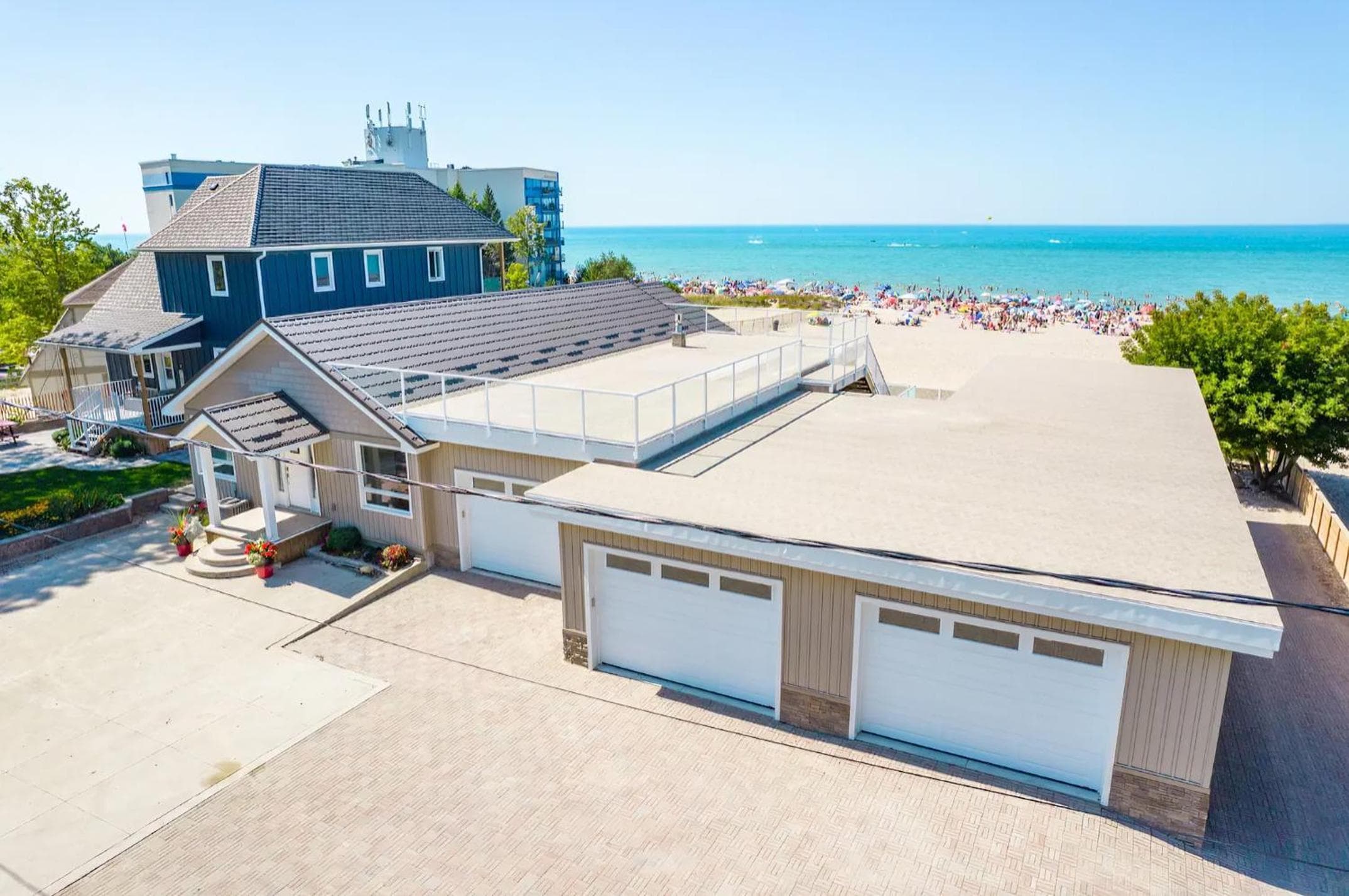 Shoreline Palace - 6 Bed, 3 Bath, Beachfront, Swim spa, Pool table