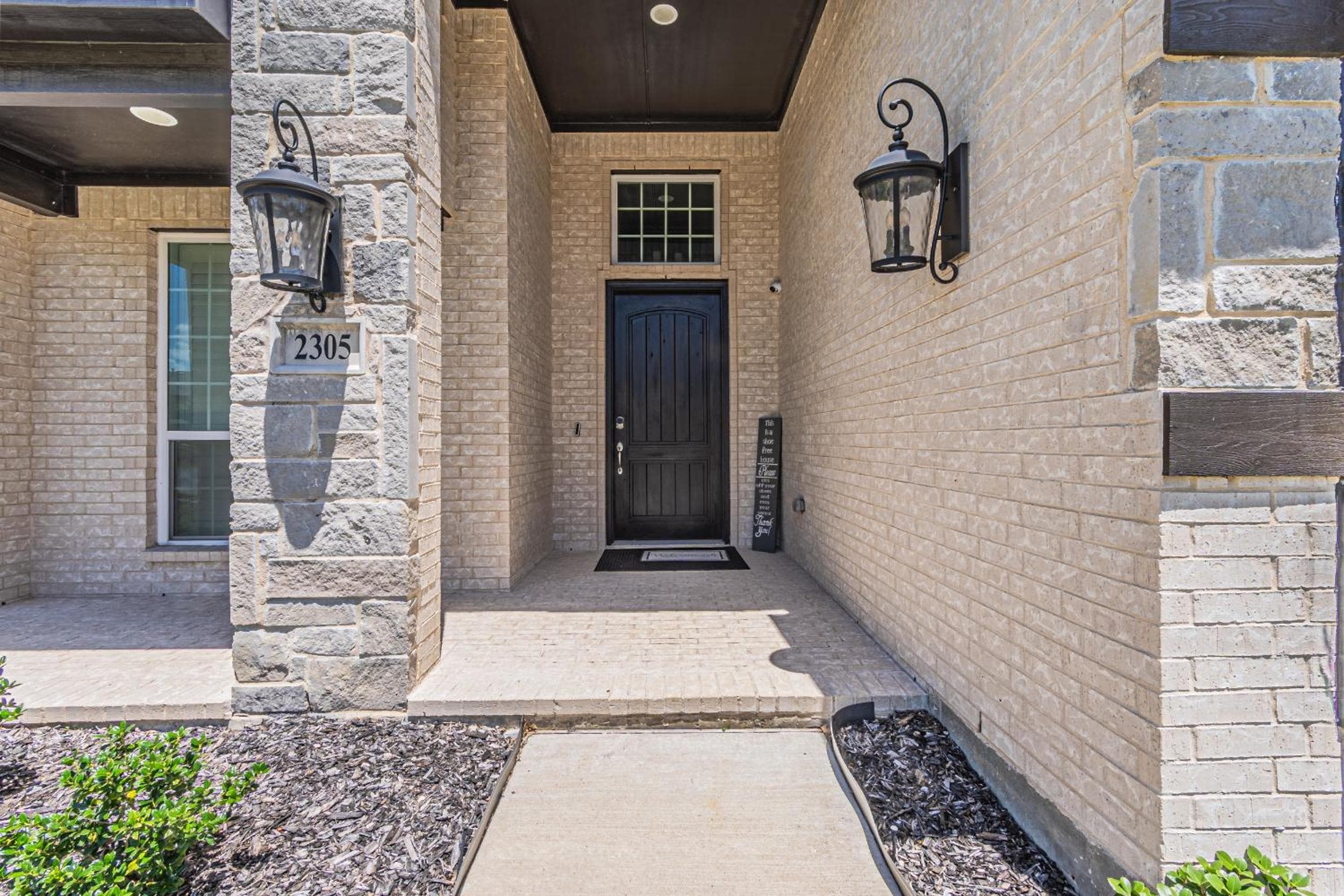 Luxury Home, Big Backyard, Family & Friends