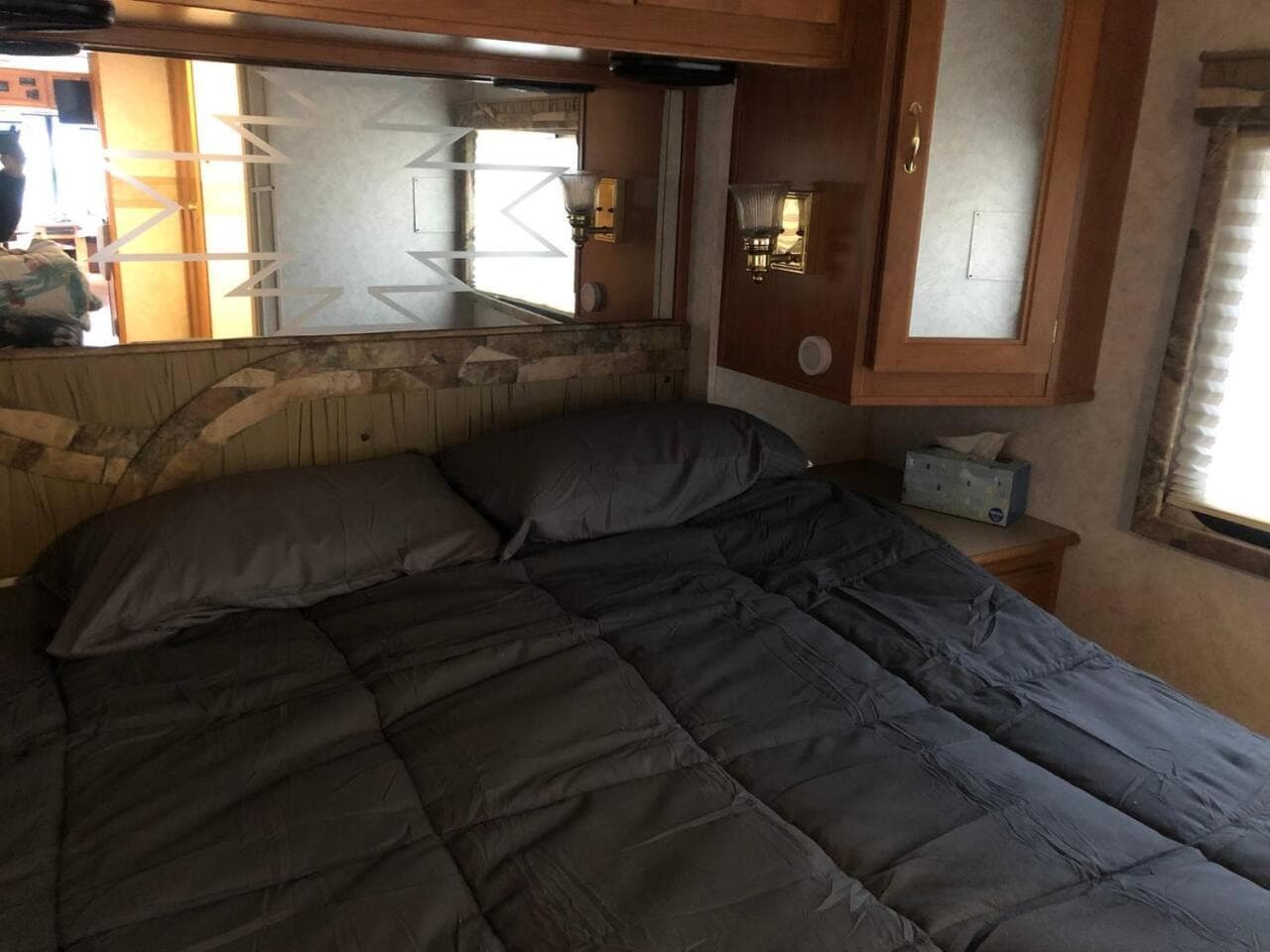 Private 1-bedroom RV, direct bus to NYC Manhattan only 2 blocks away