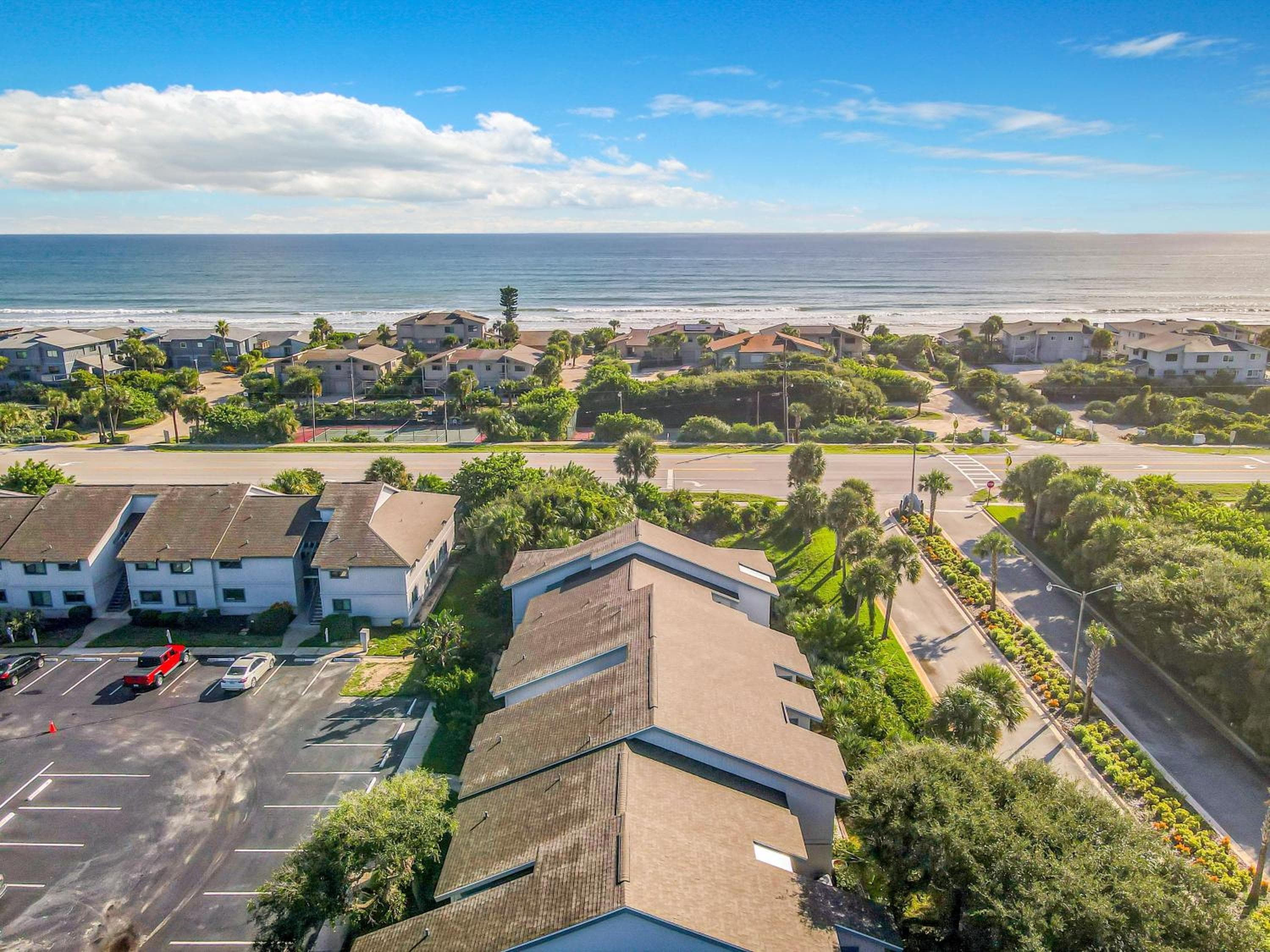Lovely 1 bedroom 1 bath condo located within walking distance to car free beach. SC158