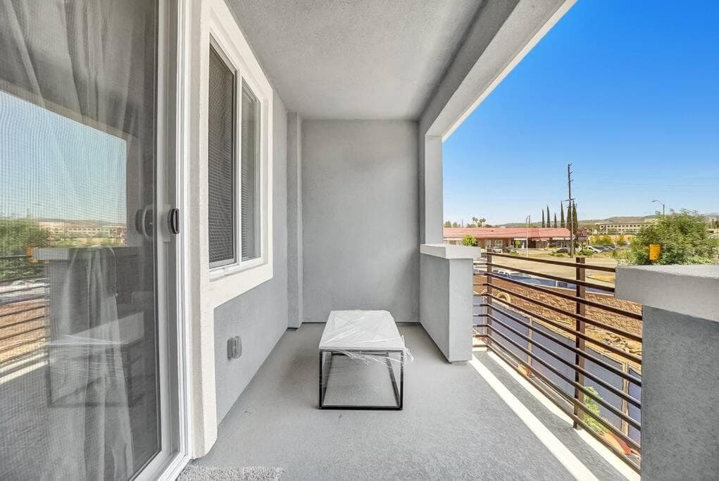 NEW Modern Home 3BR 3BA