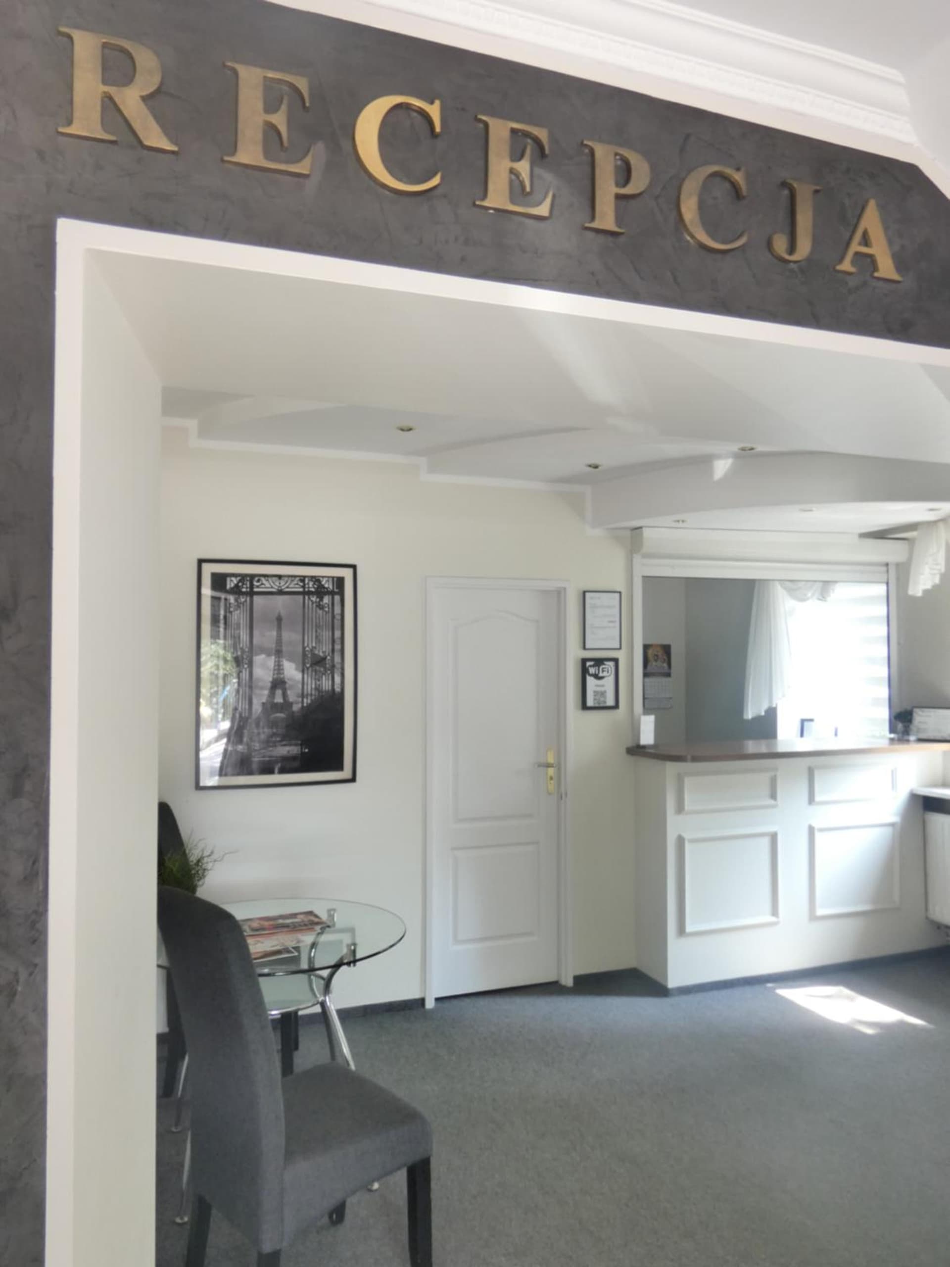Astral - private rooms close to Airport & PTAK EXPO