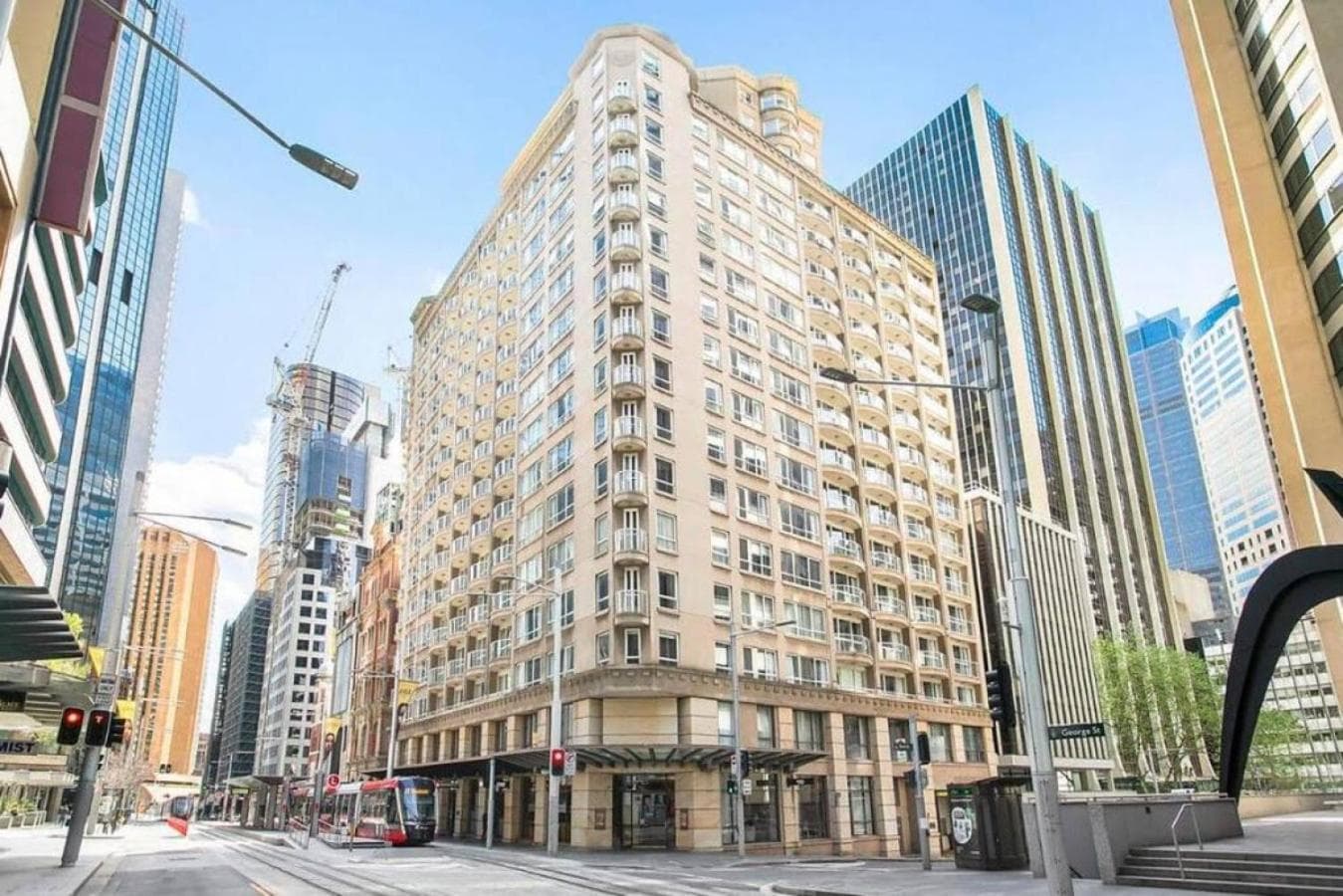 Spectacular 1 Bed Apartment in Sydney CBD with Gym